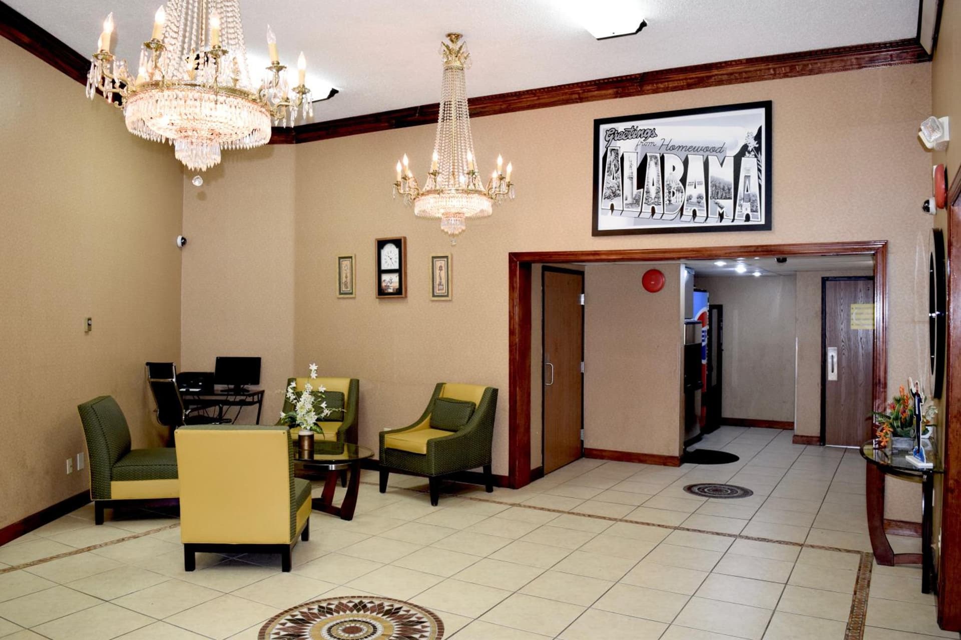 Super 8 by Wyndham Homewood Birmingham Area interior in Birmingham, AL — gallery photo 2