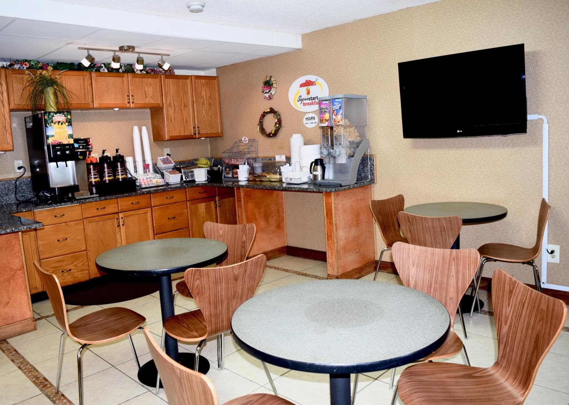 Super 8 by Wyndham Homewood Birmingham Area gallery photo in Birmingham, AL — image 25