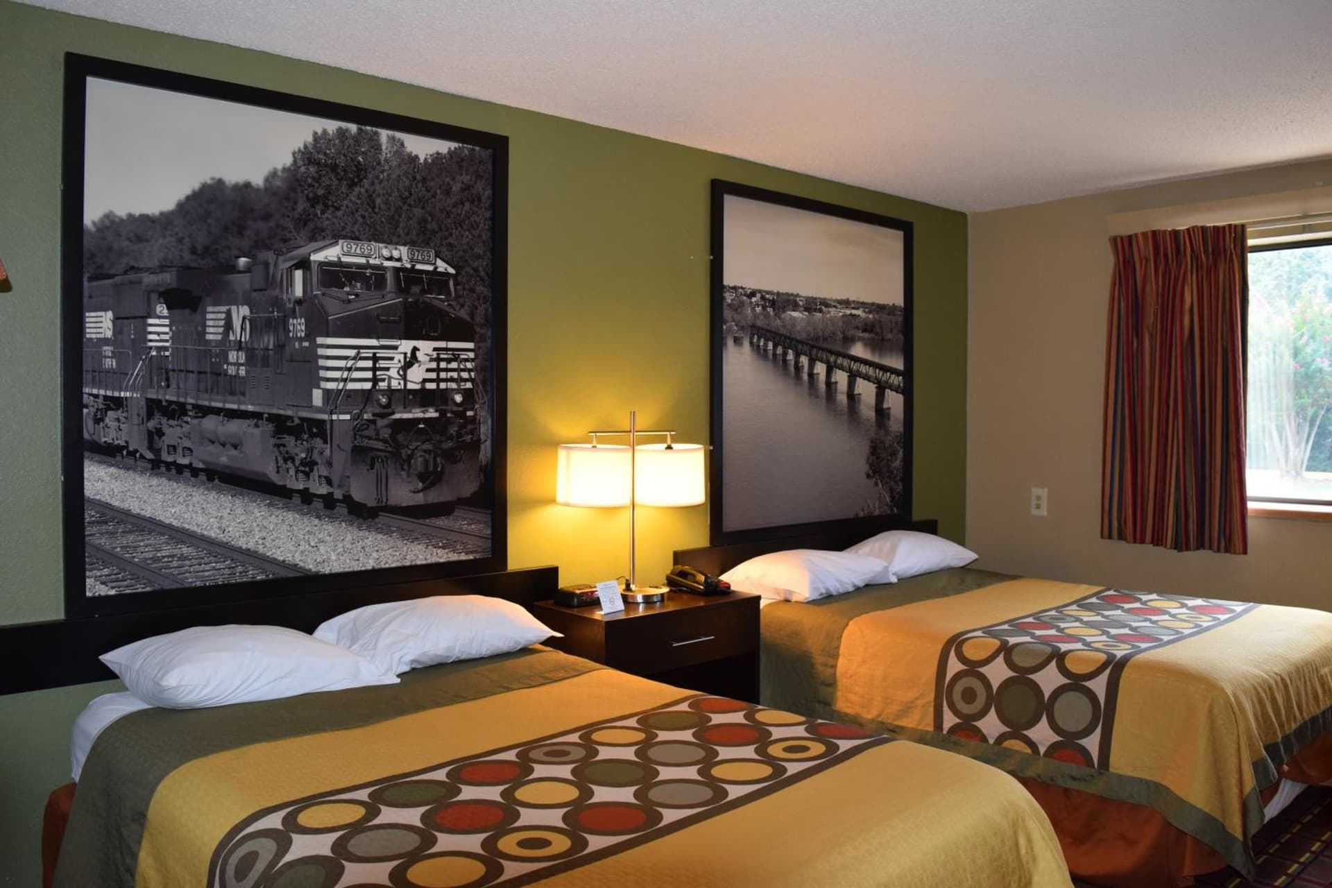 Super 8 by Wyndham Homewood Birmingham Area gallery photo in Birmingham, AL — image 44