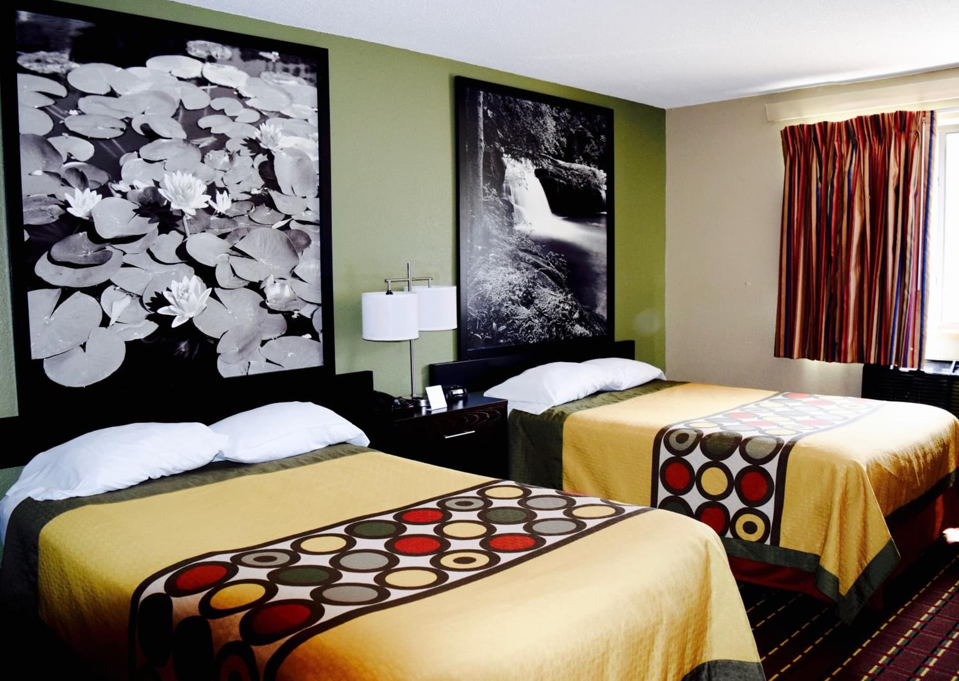 Super 8 by Wyndham Homewood Birmingham Area gallery photo in Birmingham, AL — image 12