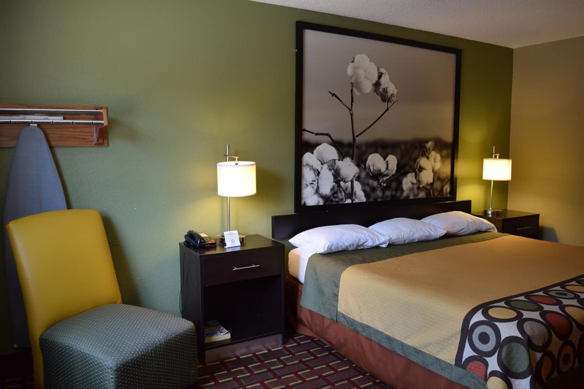 Super 8 by Wyndham Homewood Birmingham Area gallery photo in Birmingham, AL — image 15