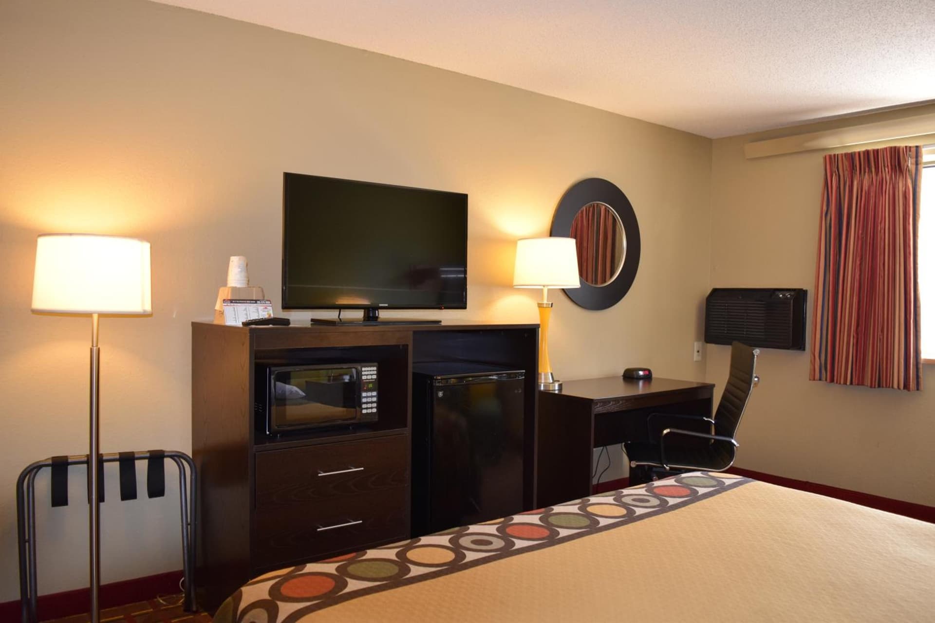 Super 8 by Wyndham Homewood Birmingham Area gallery photo in Birmingham, AL — image 13