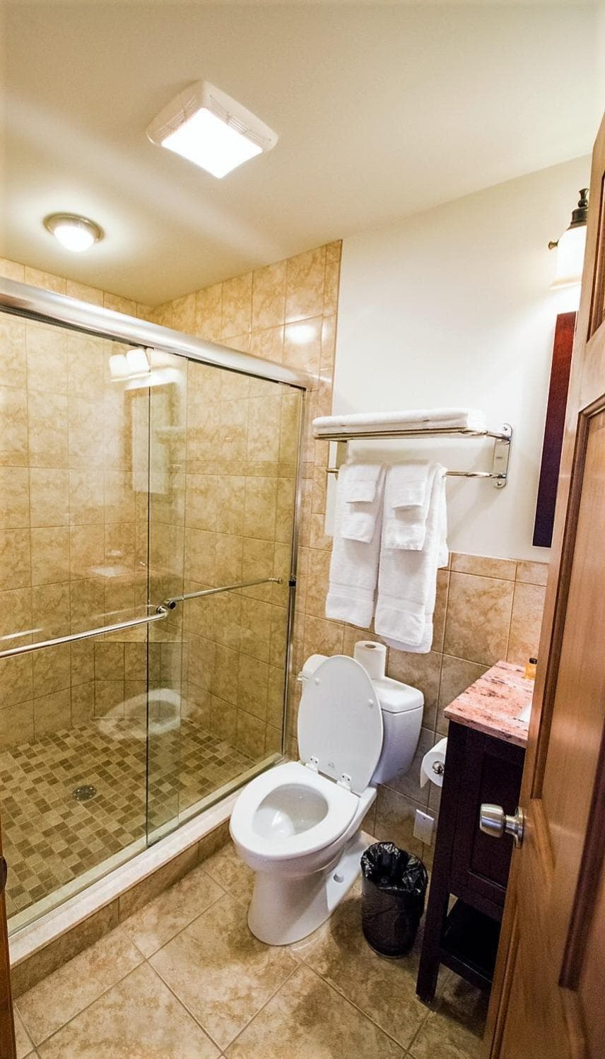 Sutton Inn interior in Elkton, MD — gallery photo 2