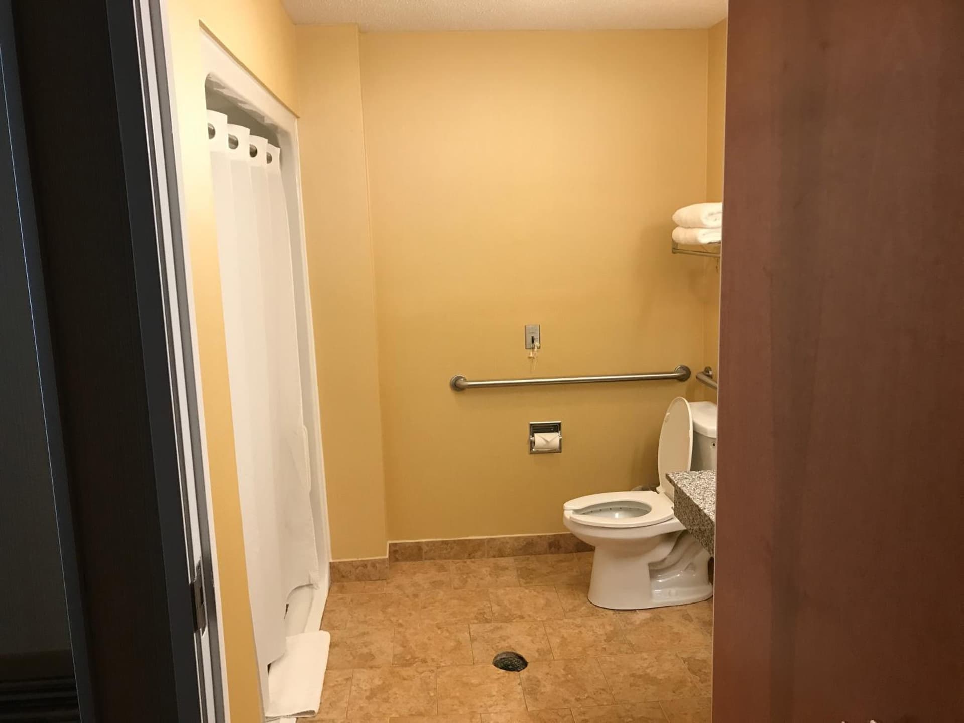 Best Western Plus New England Inn & Suites interior in Berlin, CT — gallery photo 2