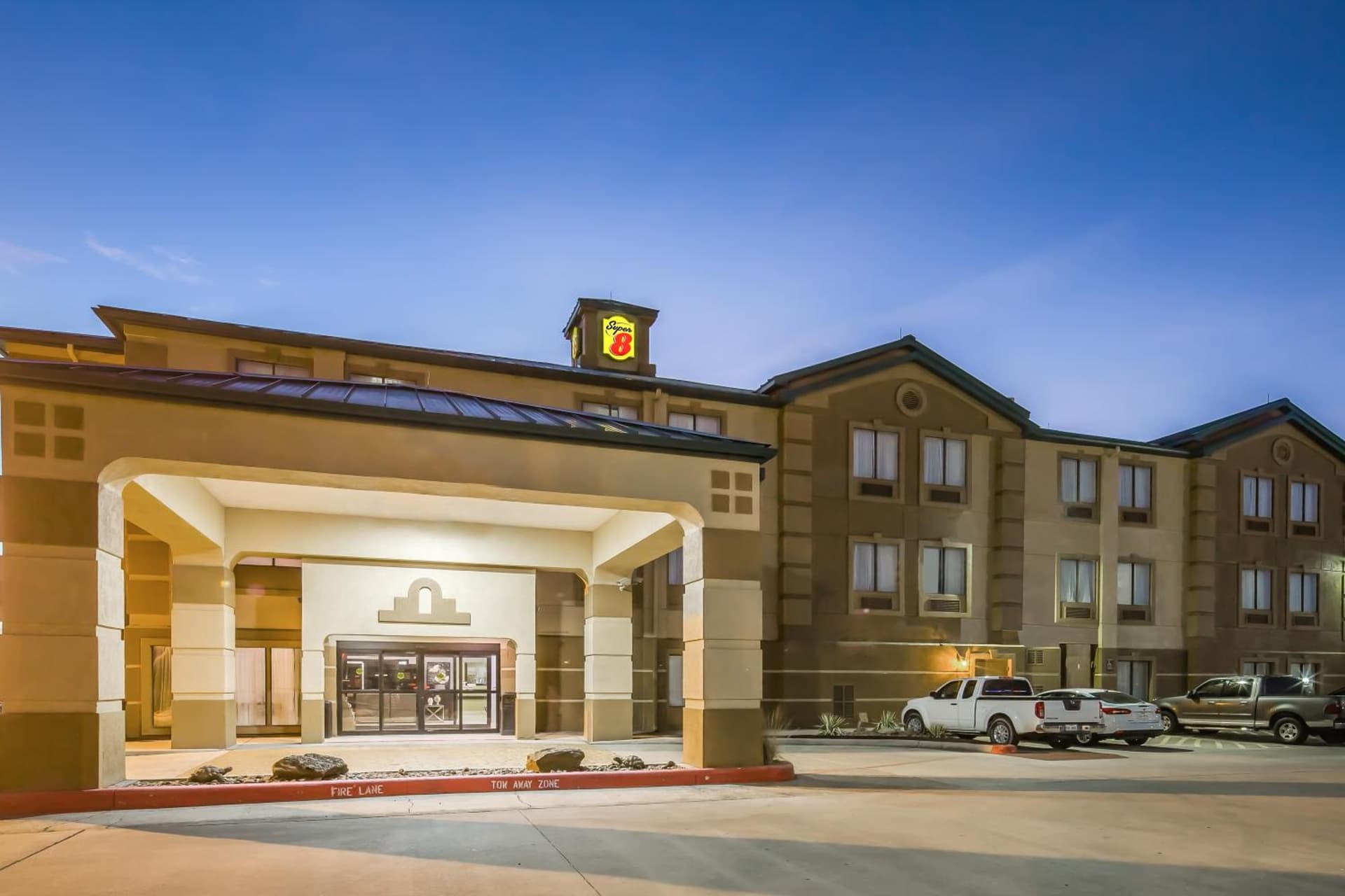 Super 8 by Wyndham Port Arthur/Nederland Area gallery photo in Port Arthur, TX — image 25