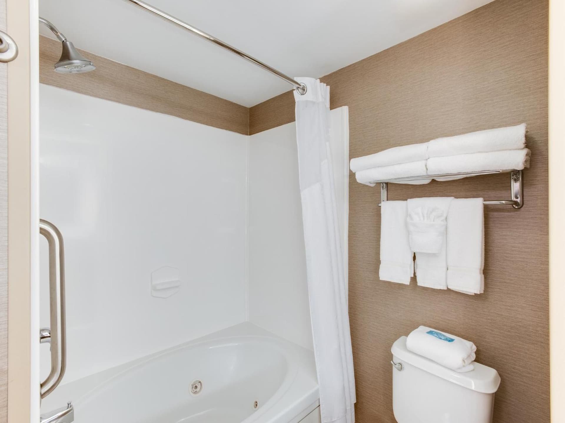 Holiday Inn Express Hotel & Suites Bethlehem by IHG gallery photo in Bethlehem, PA — image 33