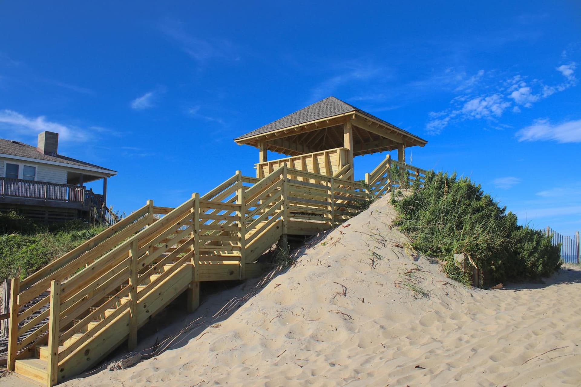 Oceanside Court by KEES Vacations interior in Nags Head, NC — gallery photo 2