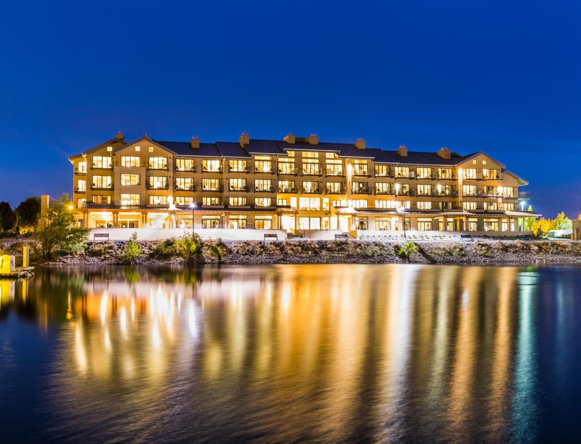 The Lodge at Columbia Point featured exterior or lobby in Richland, WA — similar hotel