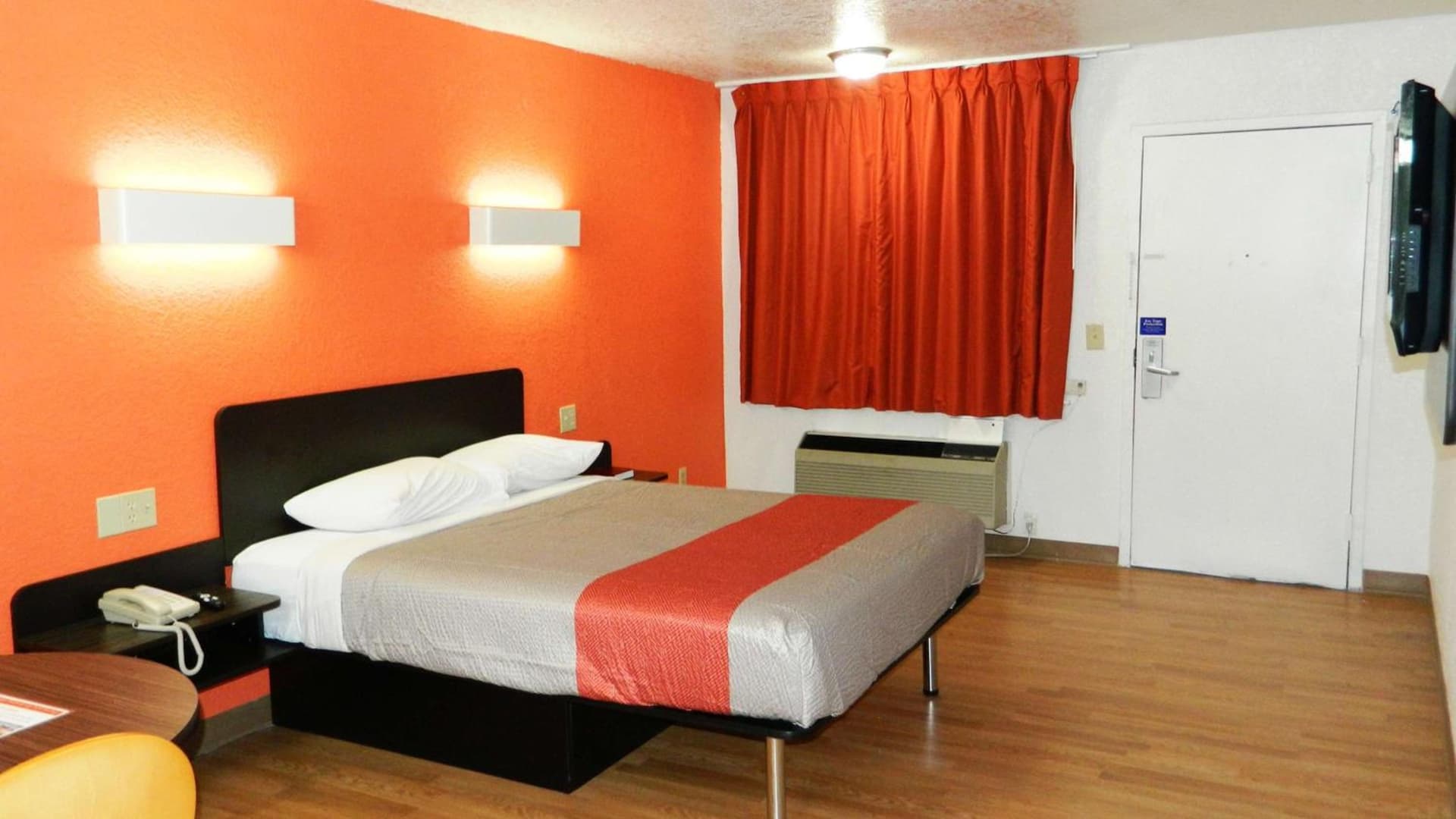 Motel 6-Oklahoma City, OK - Airport East interior in Oklahoma City, OK — gallery photo 2