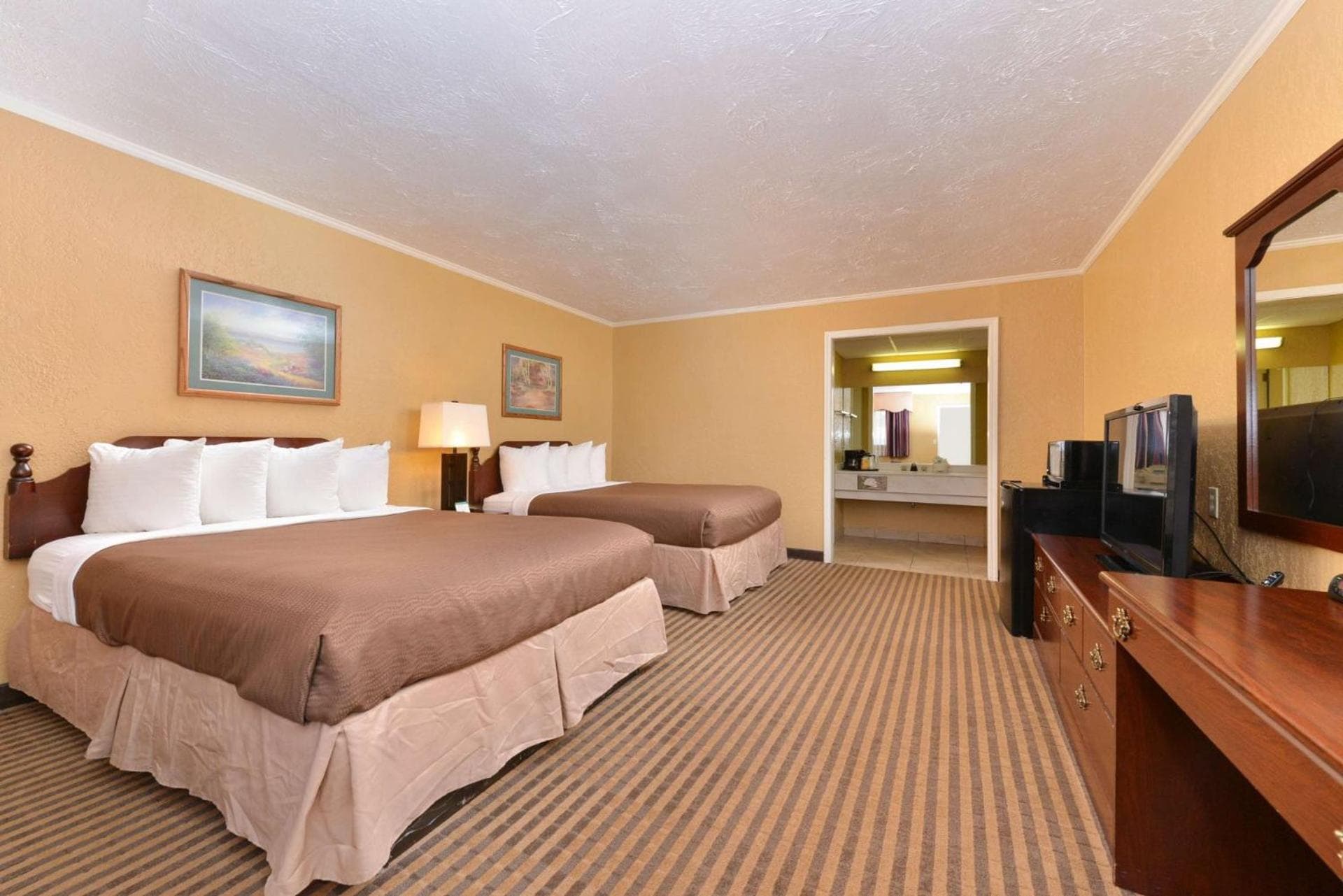 Executive Plus Inn and Suites interior in Elk City, OK — gallery photo 2