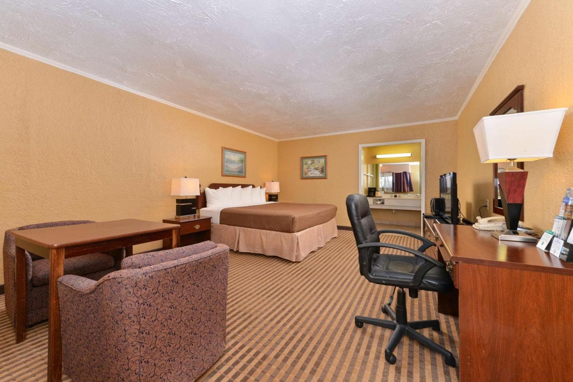 Executive Plus Inn and Suites property views in Elk City, OK — gallery photo 3