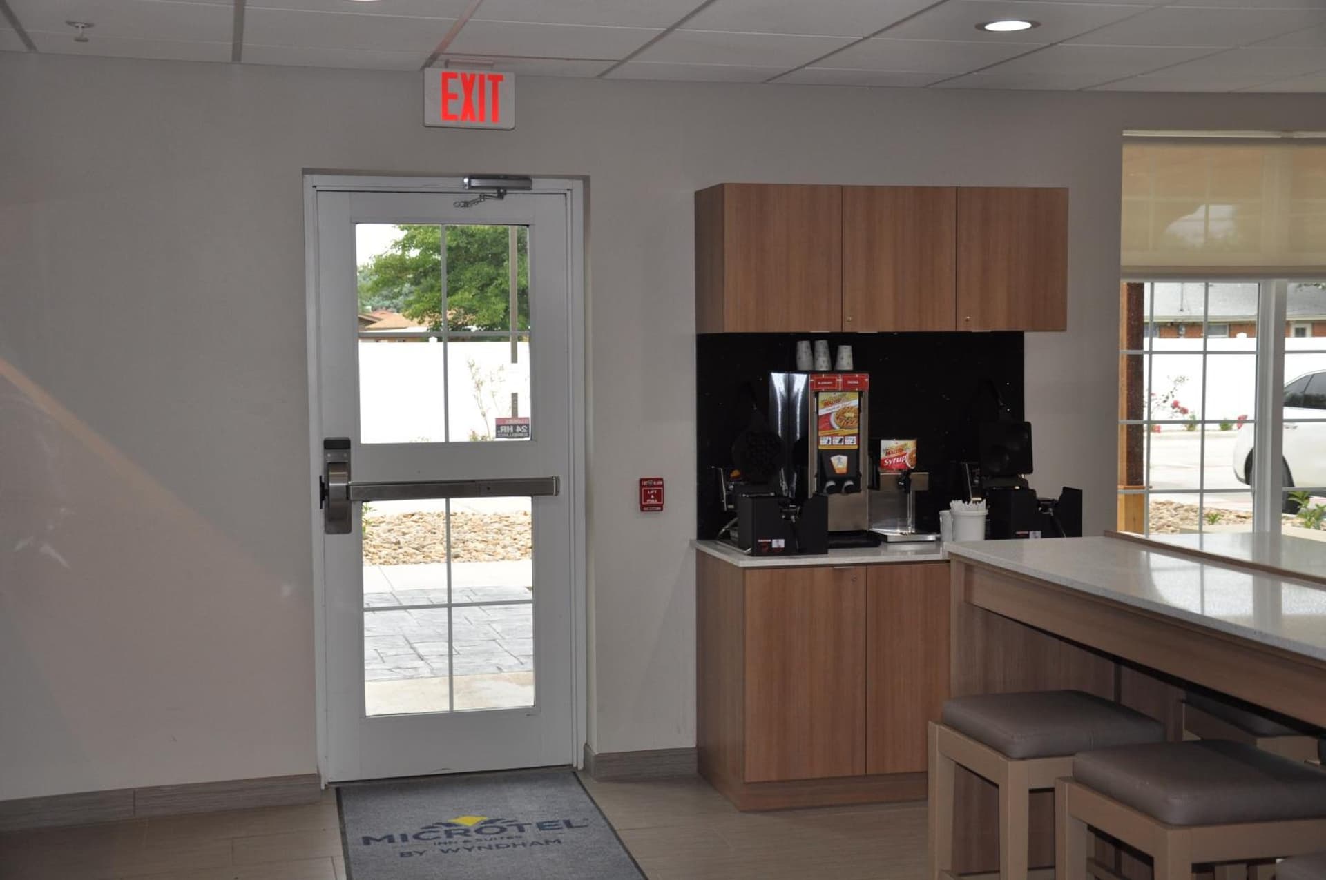 Microtel Inn & Suites by Wyndham Lubbock gallery photo in Lubbock, TX — image 9