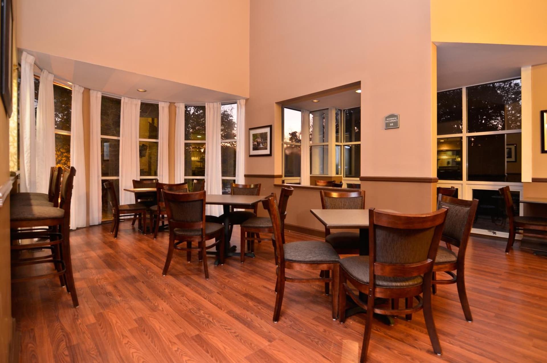 Best Western Plus The Inn & Suites At The Falls gallery photo in Poughkeepsie, NY — image 16