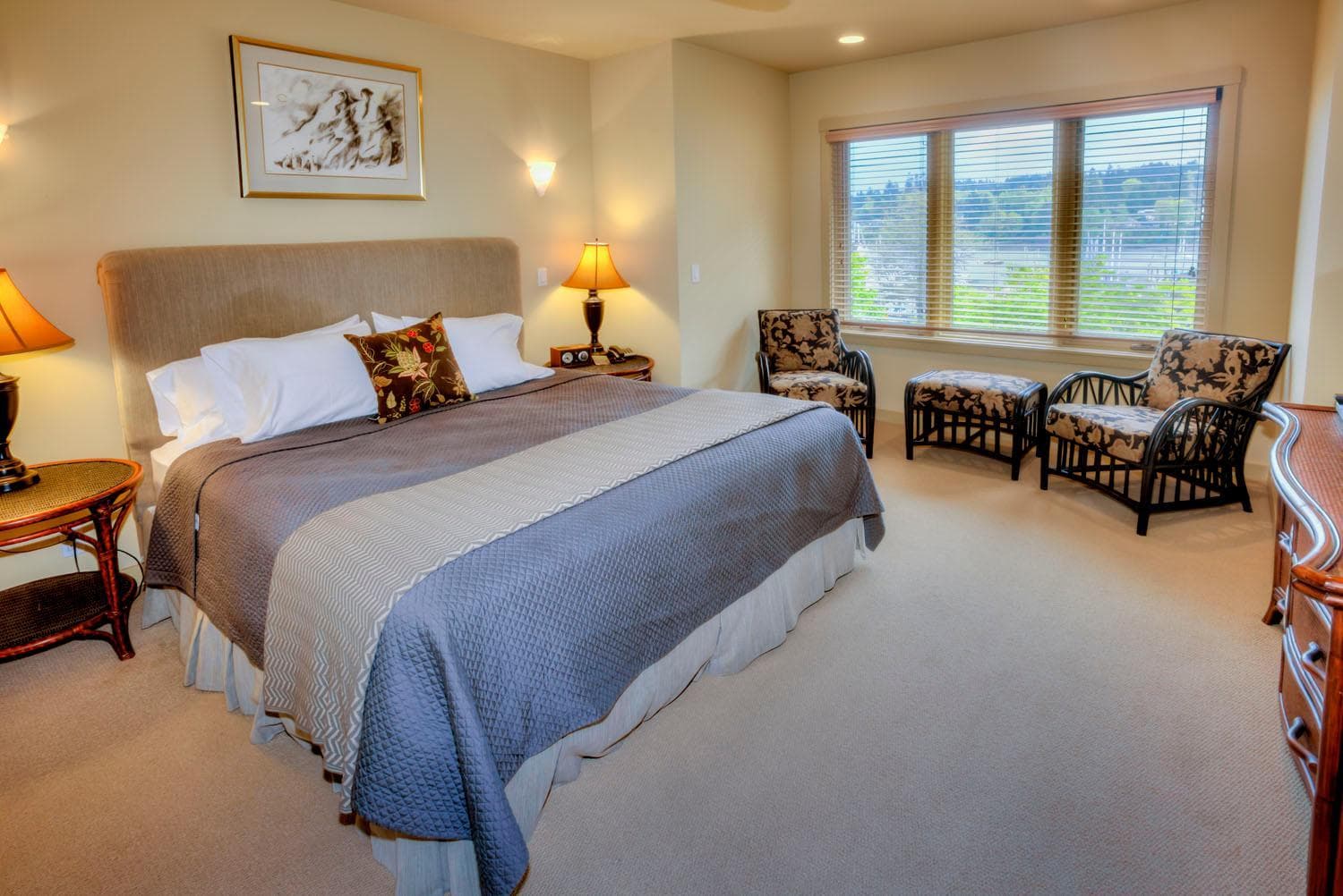 The Eagle Harbor Inn interior in Winslow — gallery photo 2