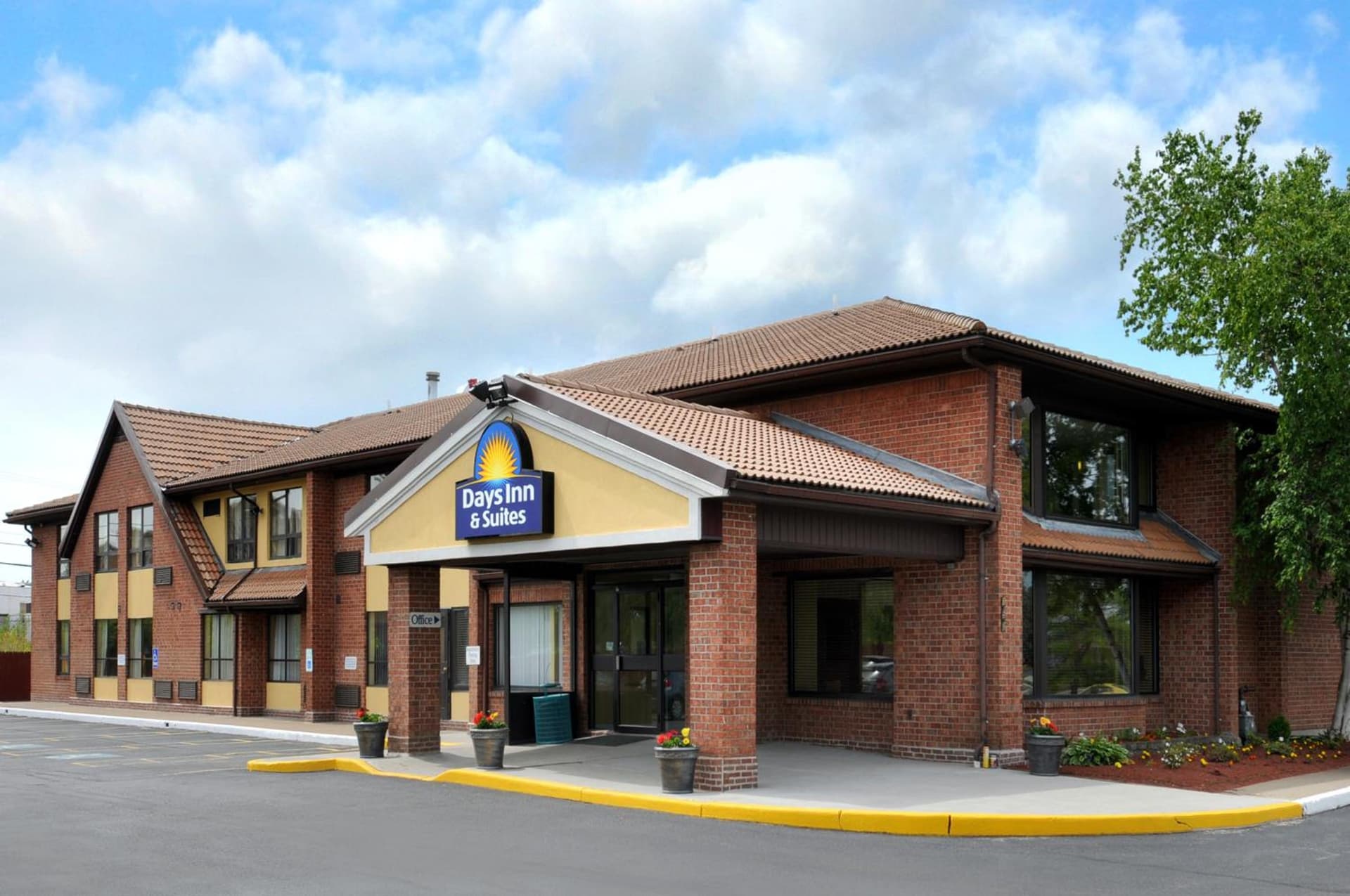 Days Inn by Wyndham Utica gallery photo in Utica, NY — image 7