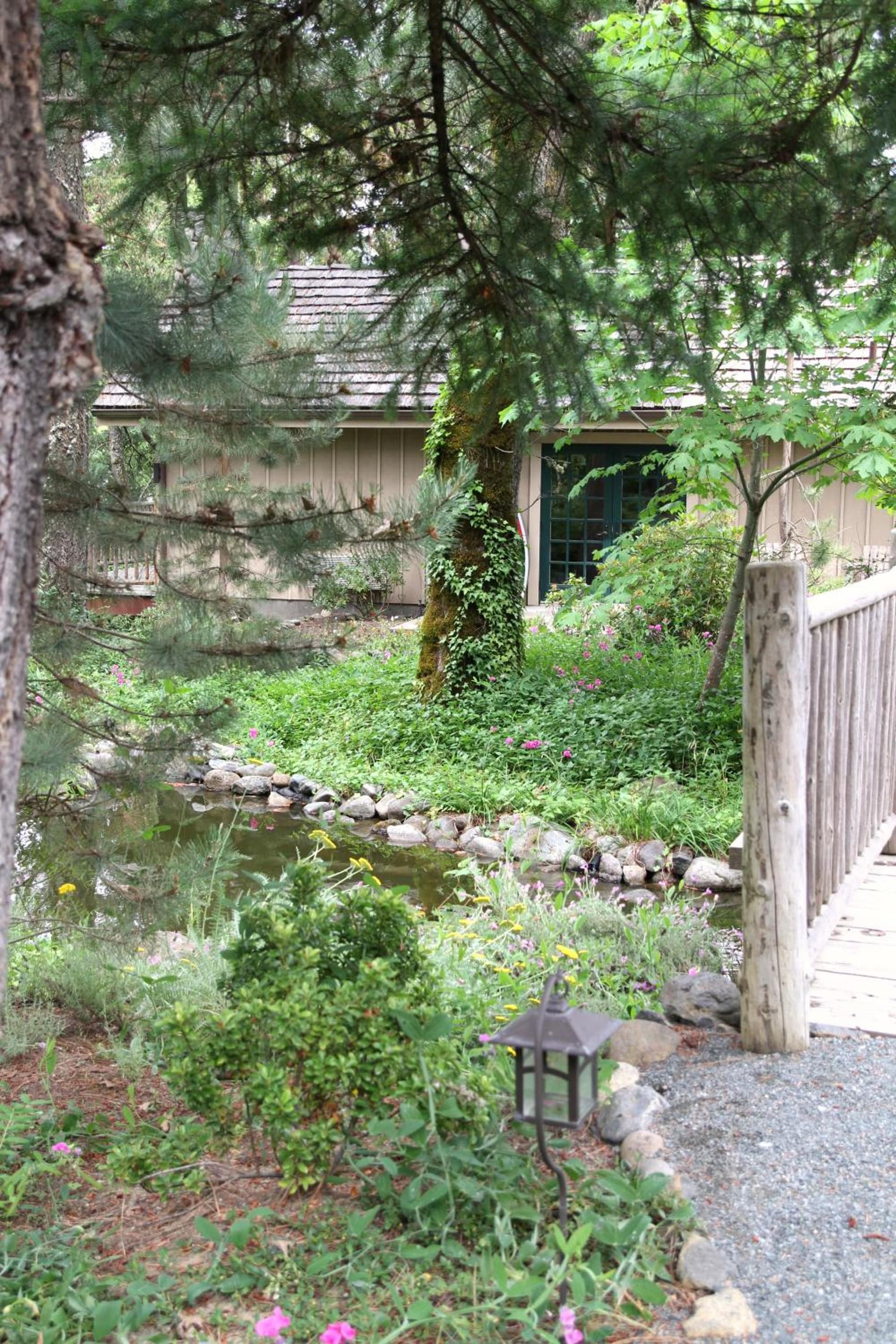 Weasku Inn gallery photo in Grants Pass, OR — image 50