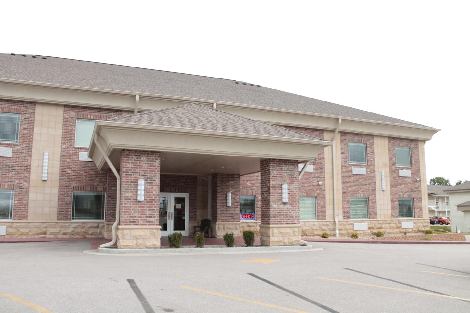 Bell's Extended Stay and Suites featured exterior or lobby in Saint Robert, MO — similar hotel