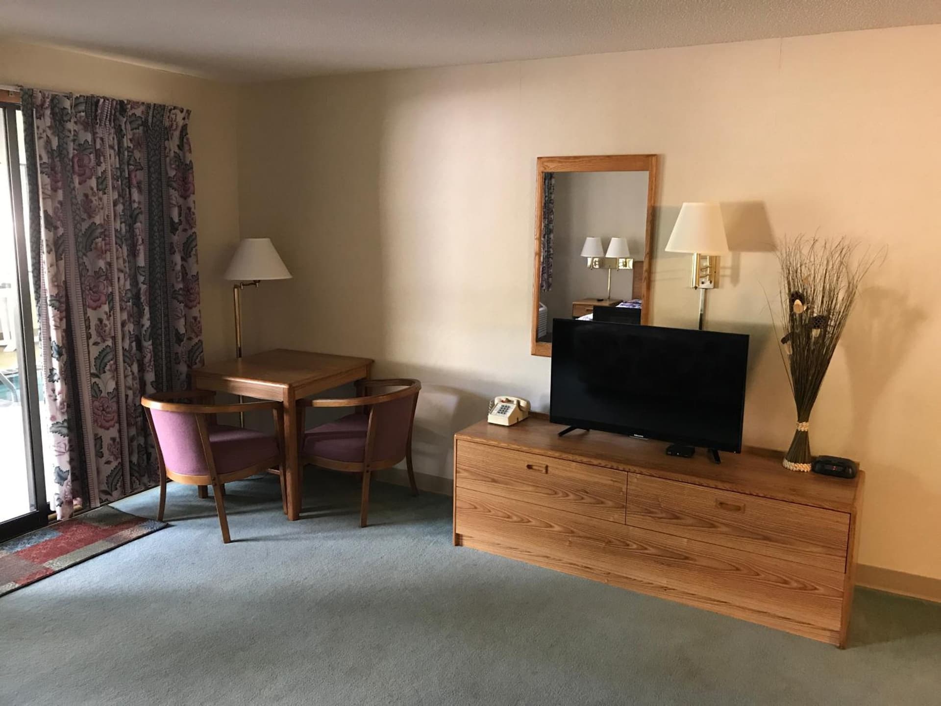 Econo Lodge Inn & Suites Oconto property views in Oconto, WI — gallery photo 3