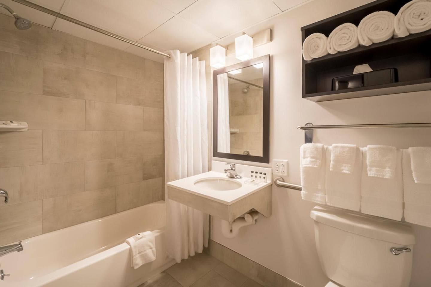 Country Inn & Suites by Radisson, Rochester-Pittsford-Brighton, NY gallery photo in Rochester, NY — image 47