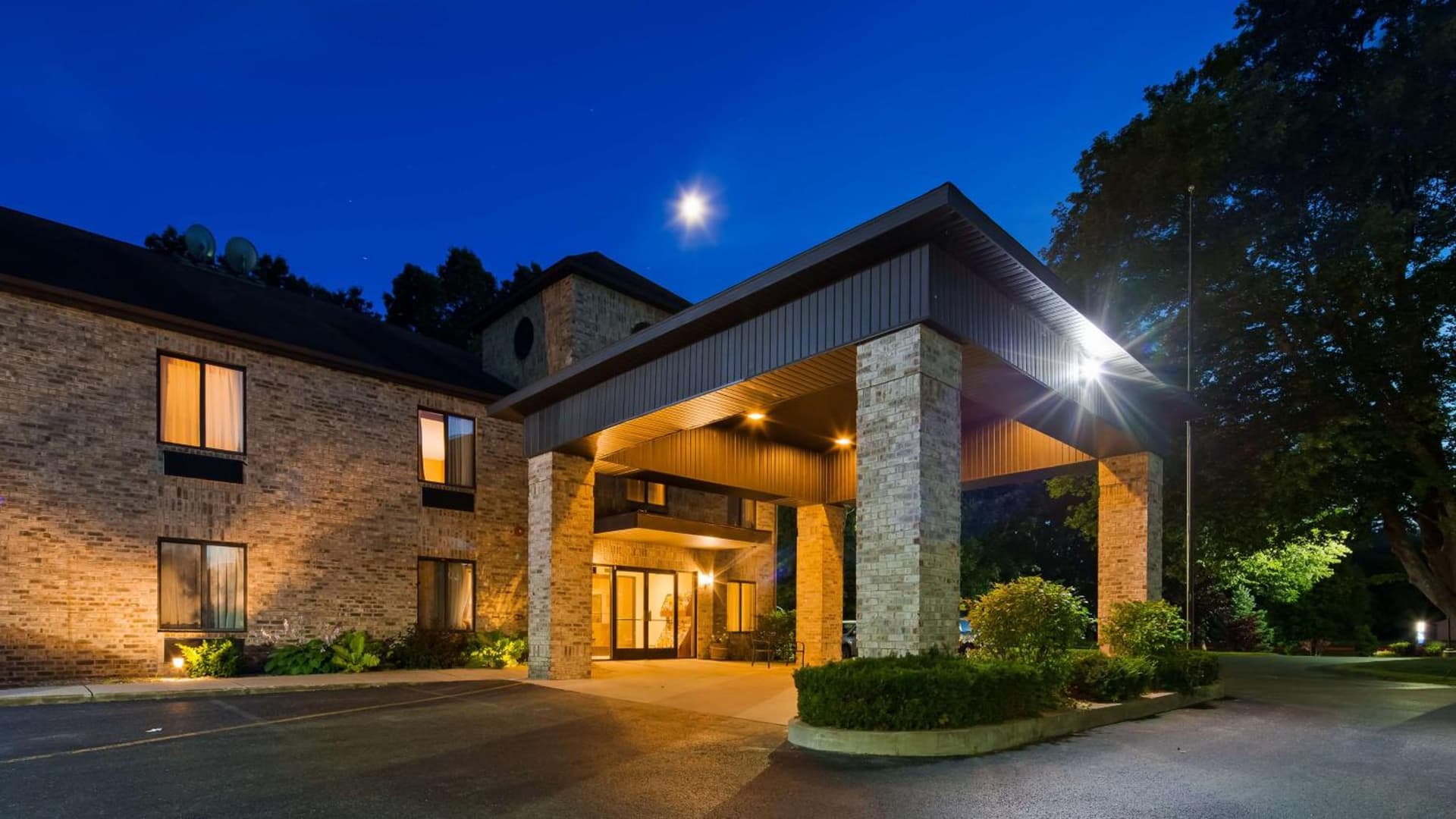Best Western Plaza Hotel Saugatuck gallery photo in Saugatuck, MI — image 13