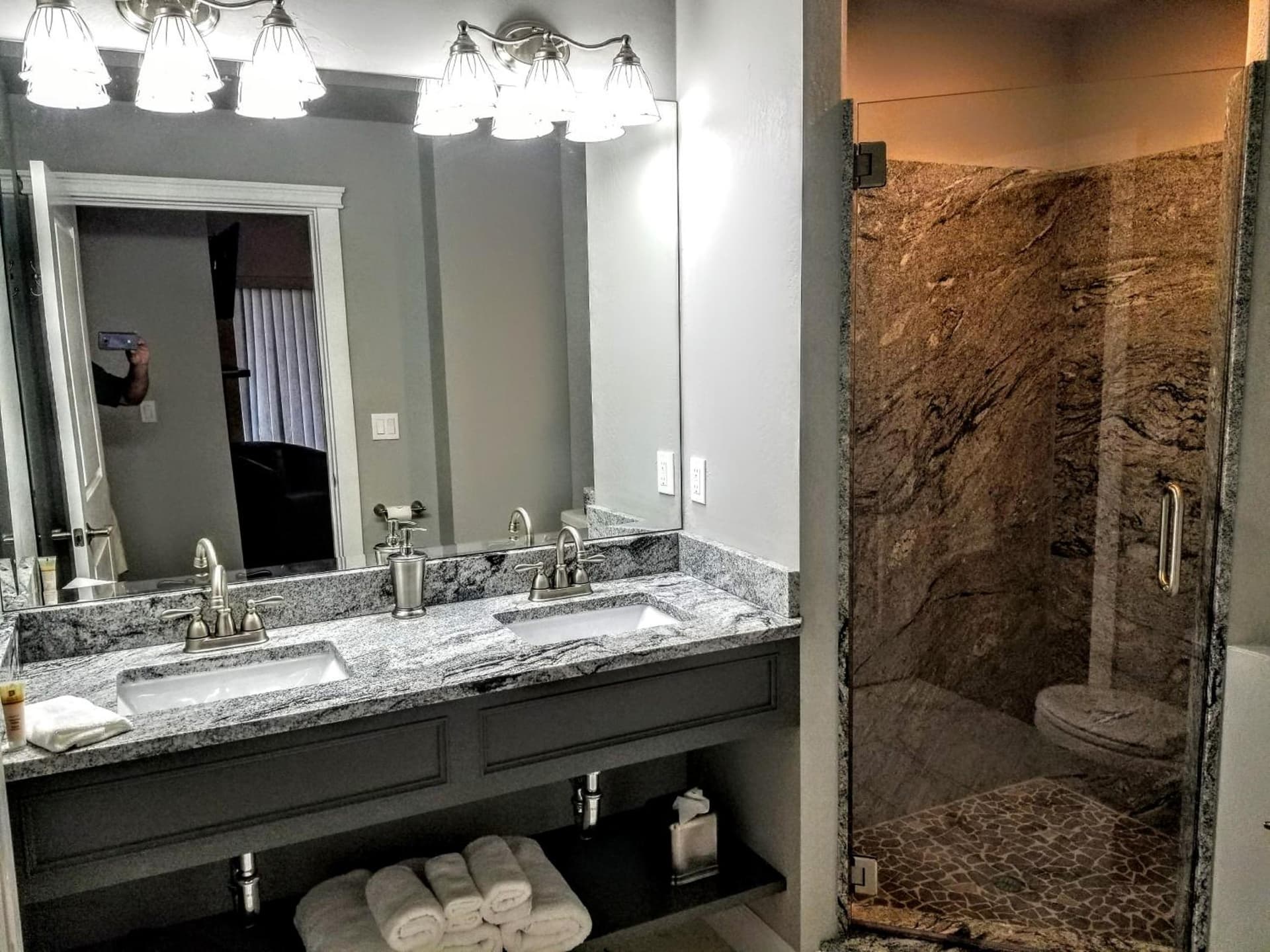 Resort at Eagle Point Golf Club Lodging gallery photo in Medford, OR — image 61