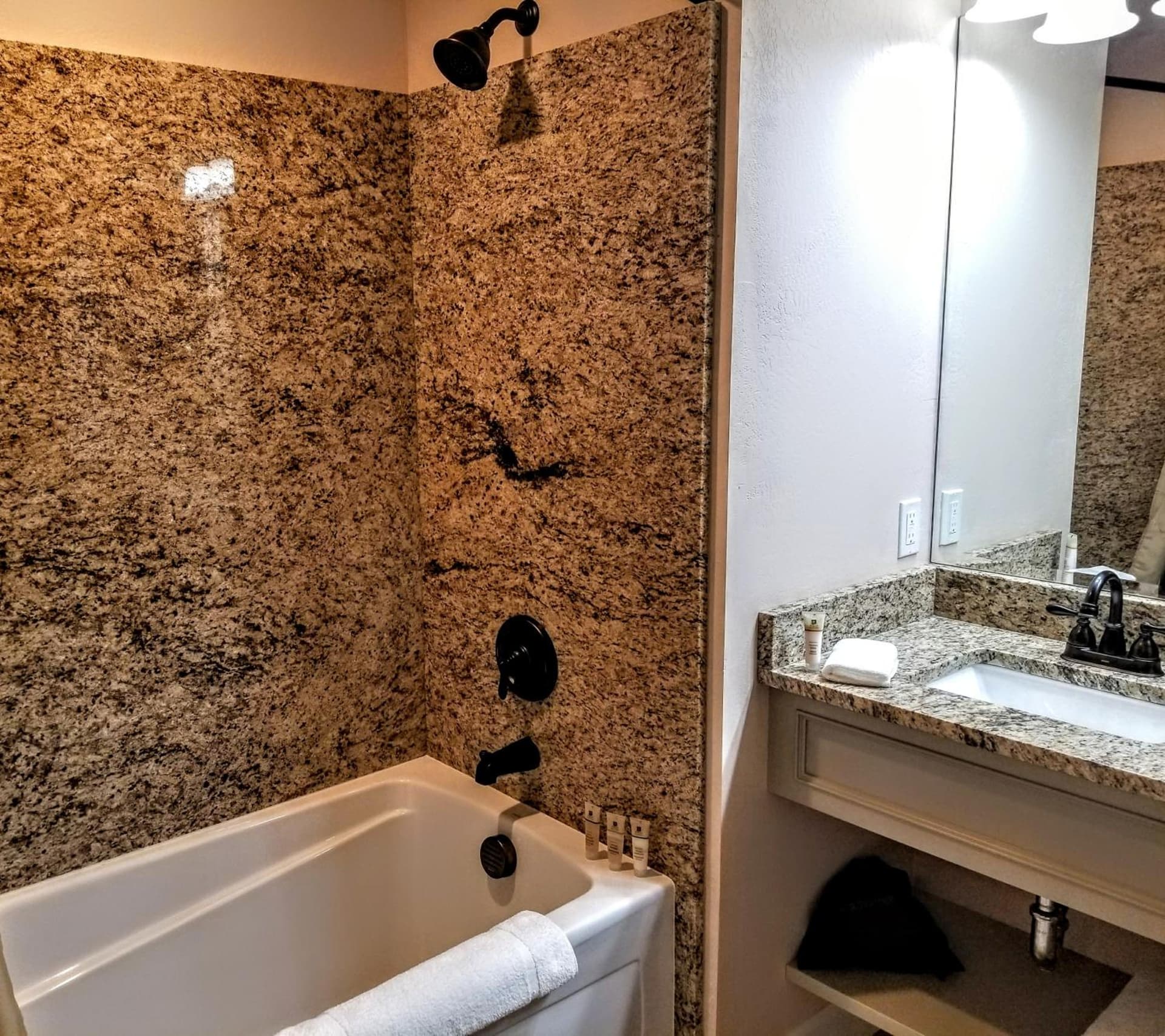 Resort at Eagle Point Golf Club Lodging gallery photo in Medford, OR — image 28