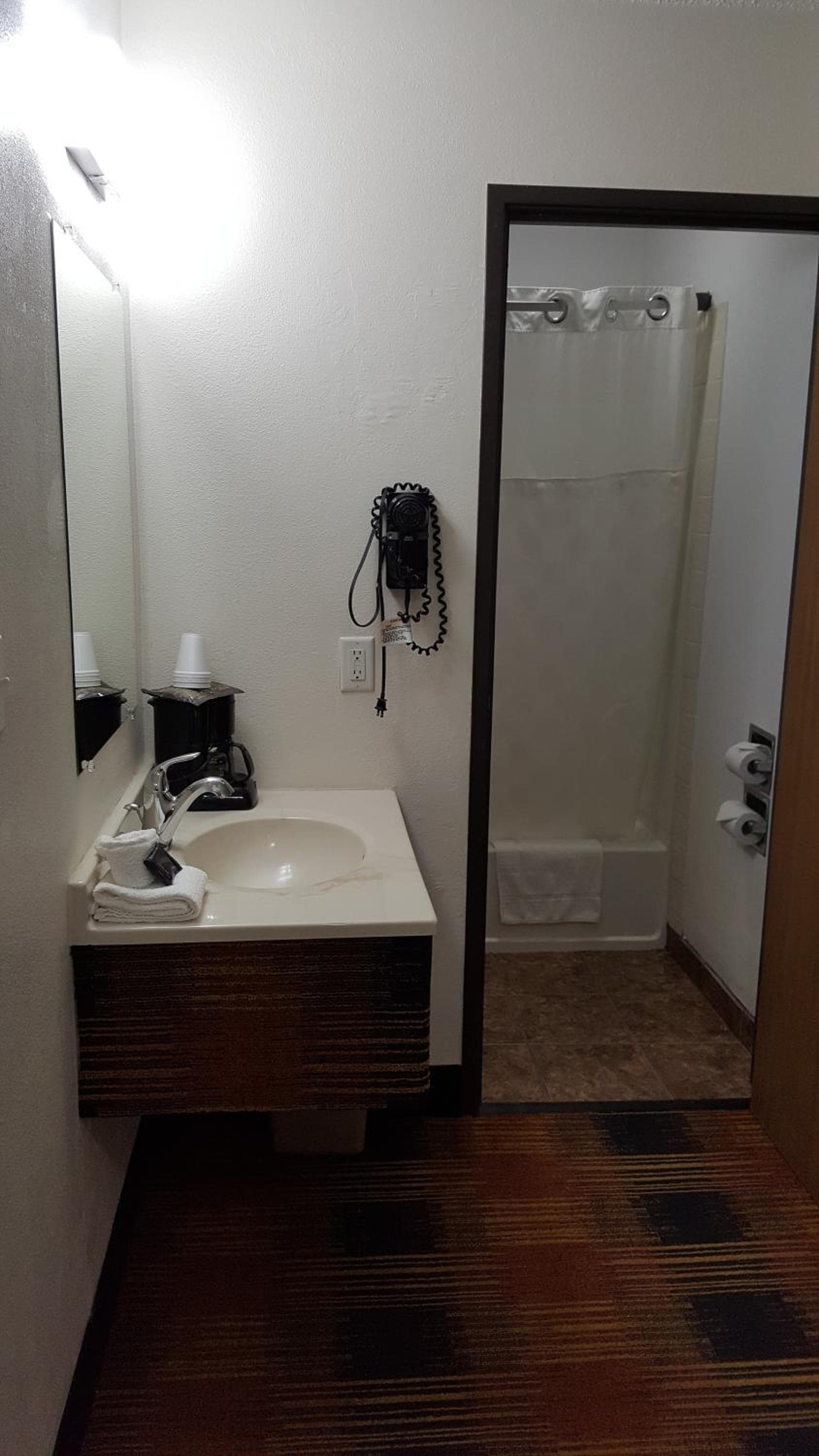 Americas Best Value Inn and Suites - Nevada interior in Nevada, MO — gallery photo 2