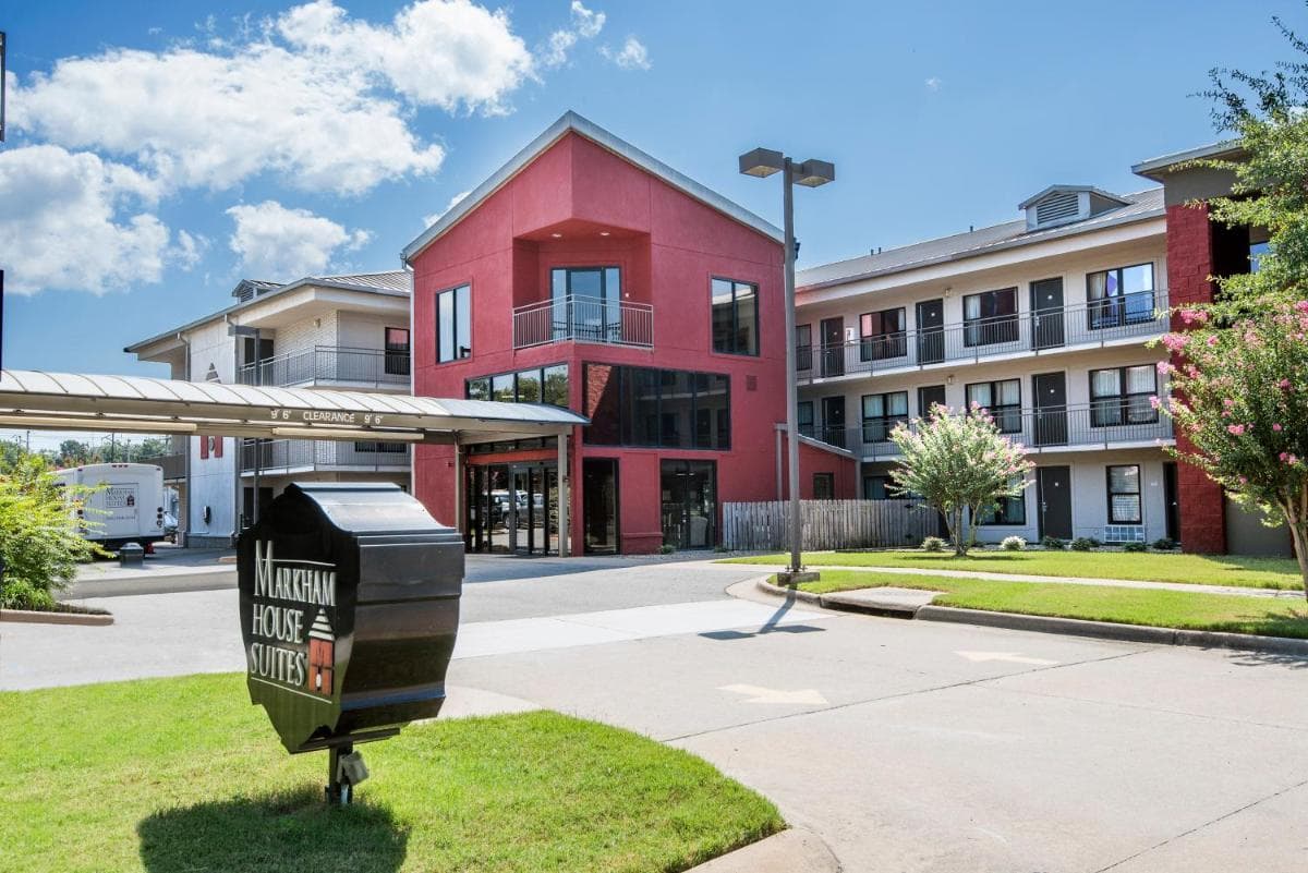 Markham House Suites Little Rock Medical Center featured exterior or lobby in Little Rock, AR — similar hotel