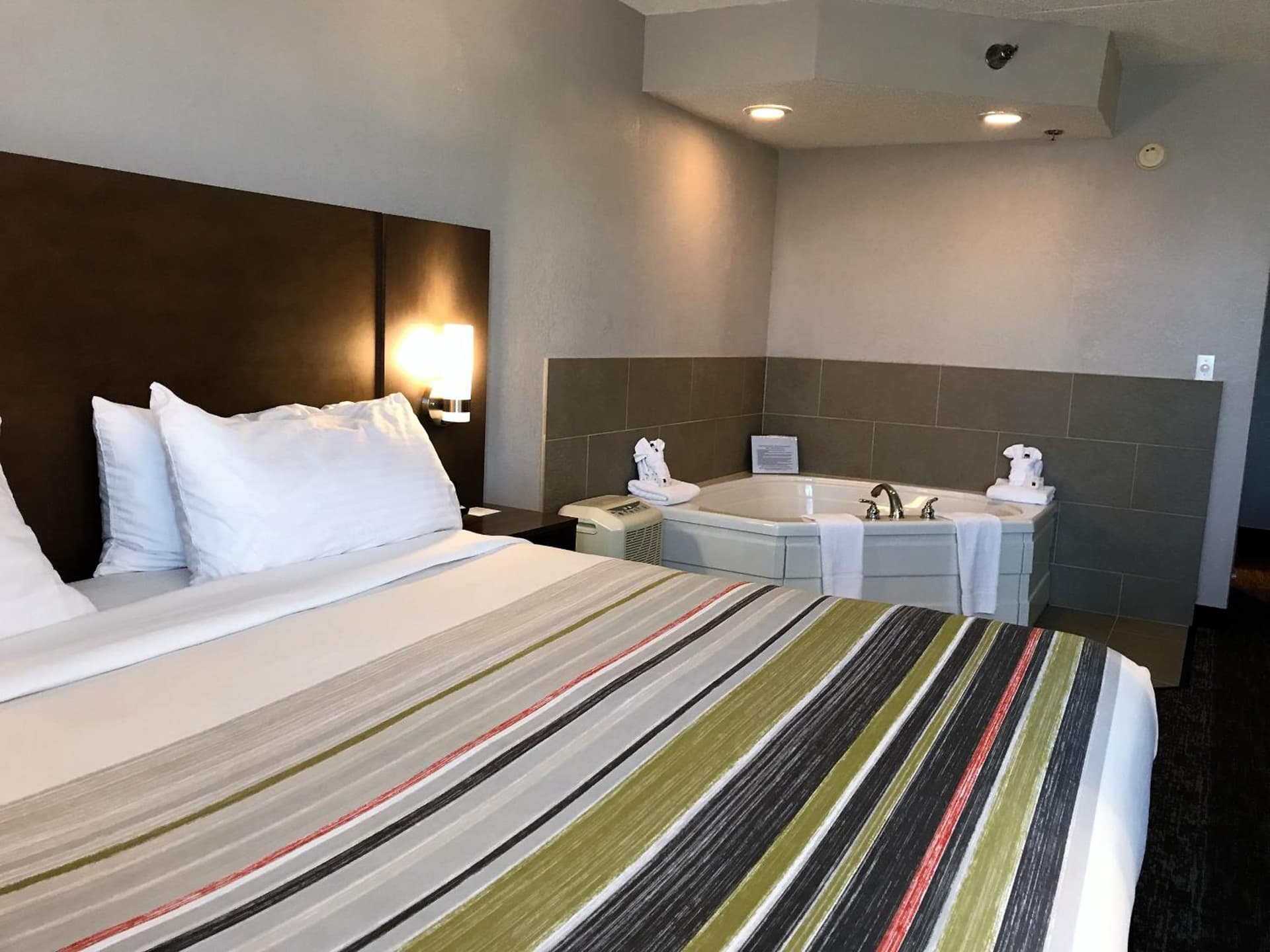 Country Inn & Suites by Radisson, Mt Pleasant-Racine West, WI gallery photo in Sturtevant, WI — image 30