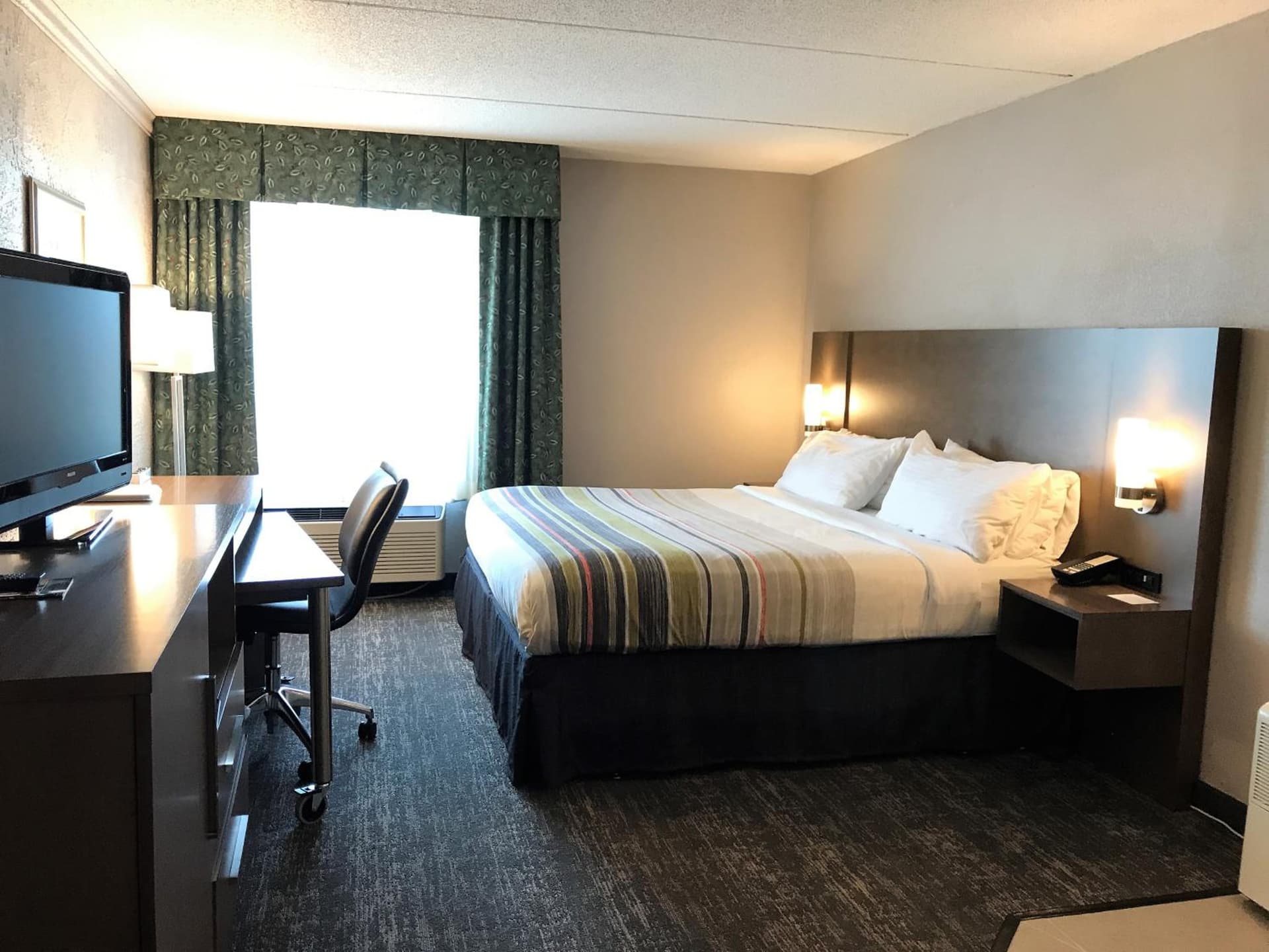 Country Inn & Suites by Radisson, Mt Pleasant-Racine West, WI gallery photo in Sturtevant, WI — image 55