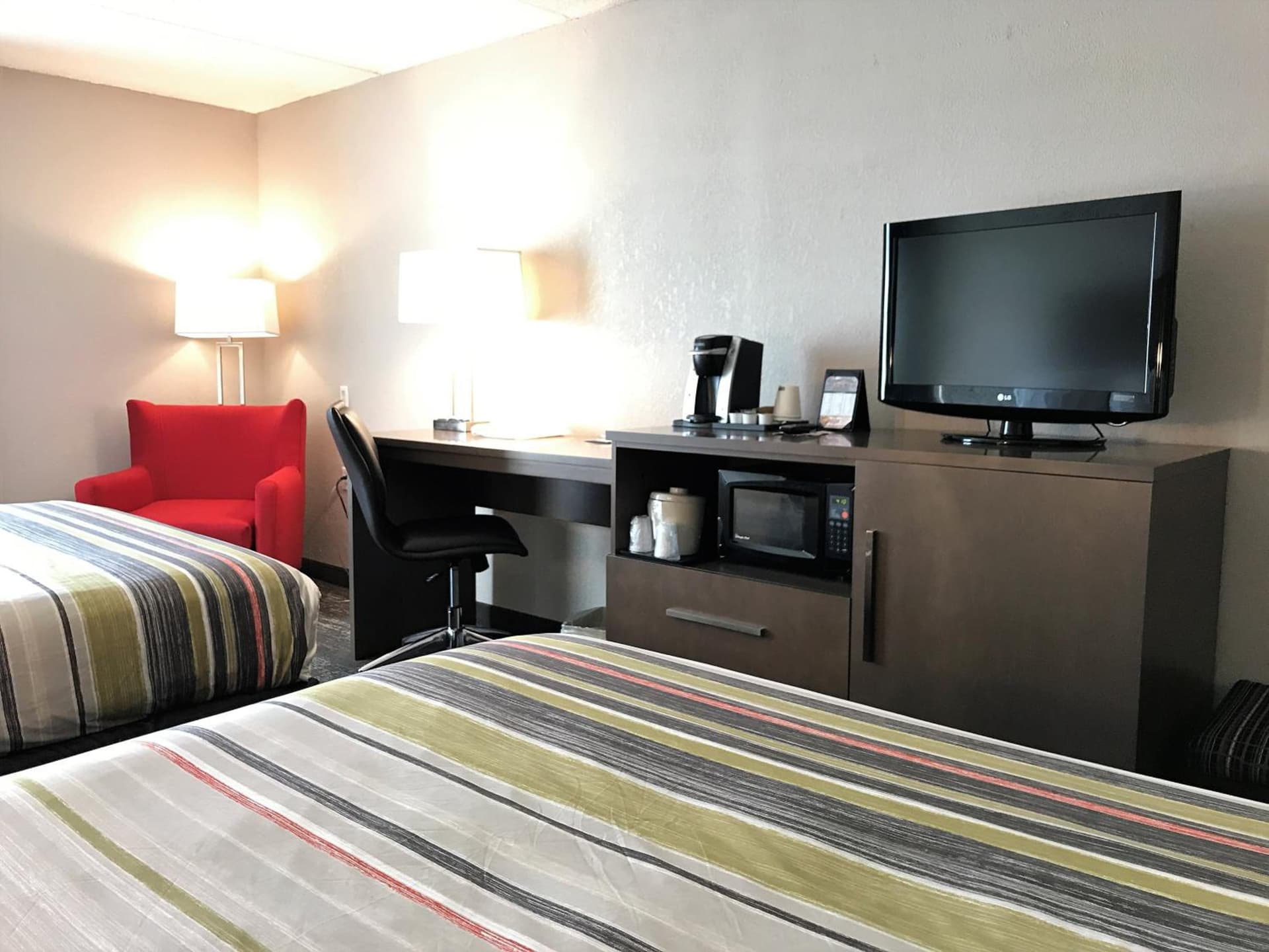 Country Inn & Suites by Radisson, Mt Pleasant-Racine West, WI interior in Sturtevant, WI — gallery photo 2