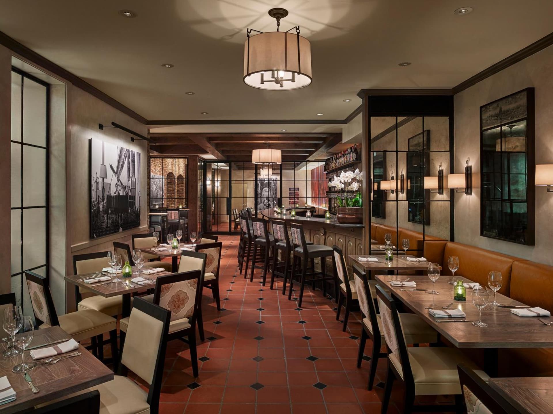 Penn's View Hotel Philadelphia interior in Philadelphia, PA — gallery photo 2