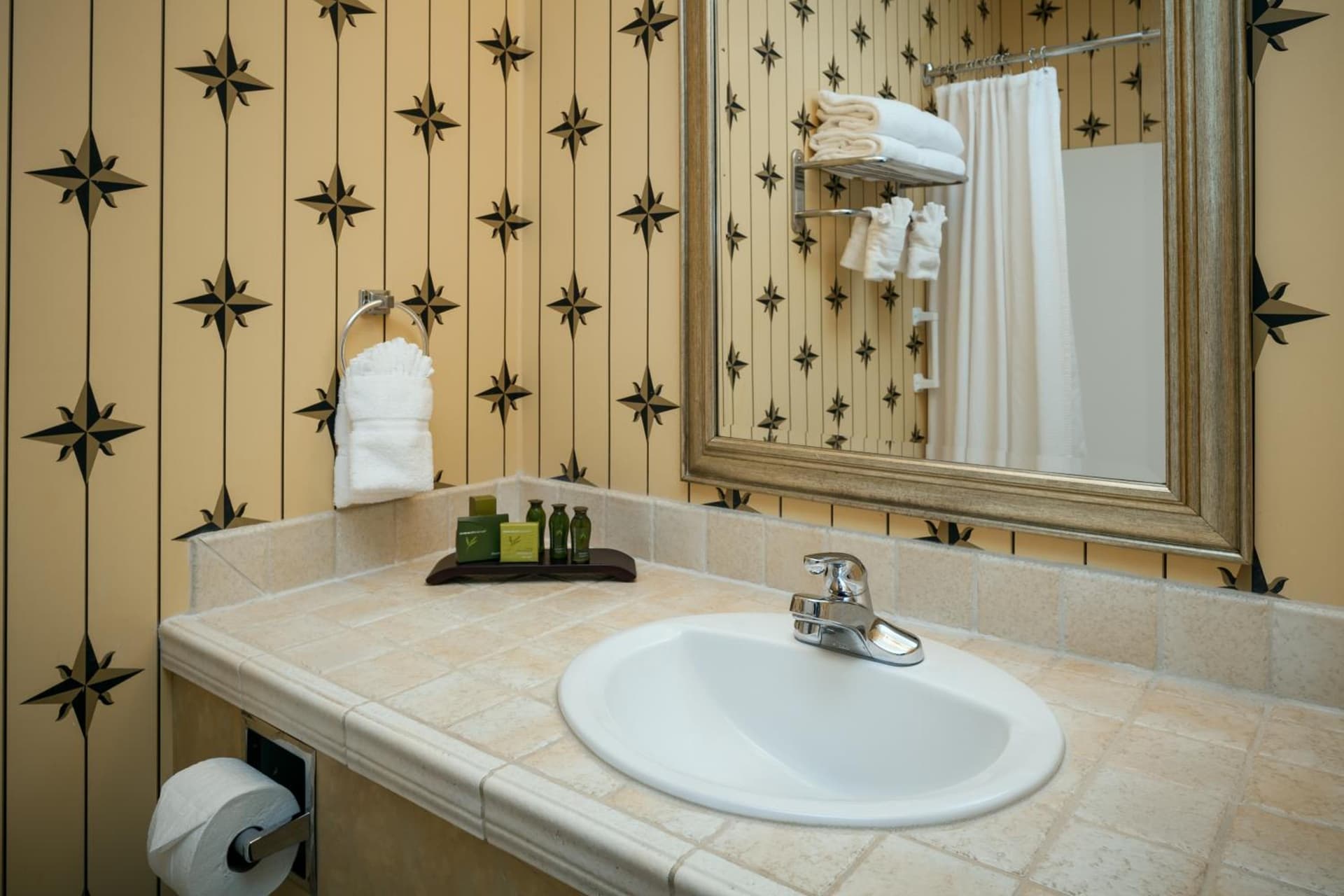 Plaza Inn & Suites at Ashland Creek property views in Ashland, OR — gallery photo 3