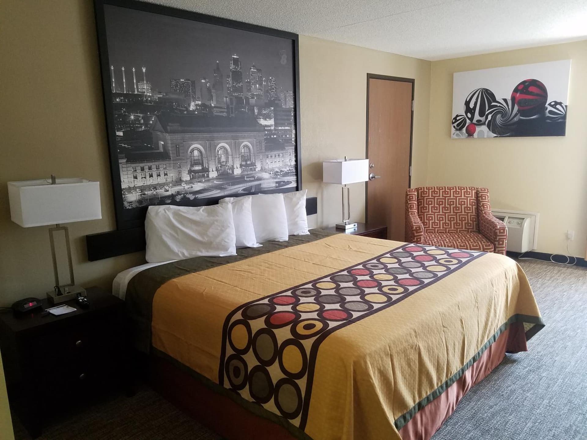 Woodland Inn and Suites Extended Stay property views in Wichita, KS — gallery photo 3