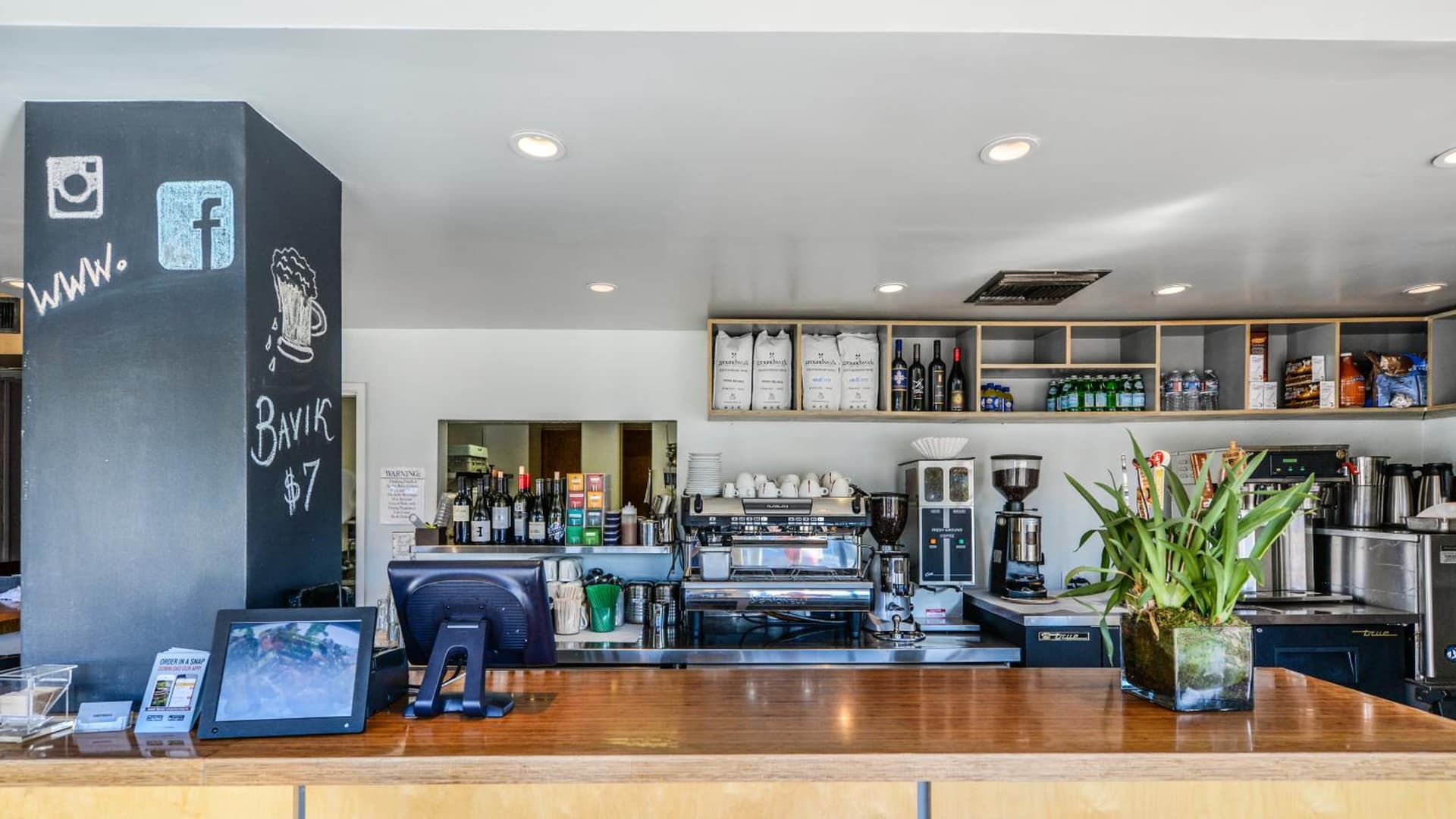 Travelodge by Wyndham Culver City property views in Los Angeles, CA — gallery photo 3