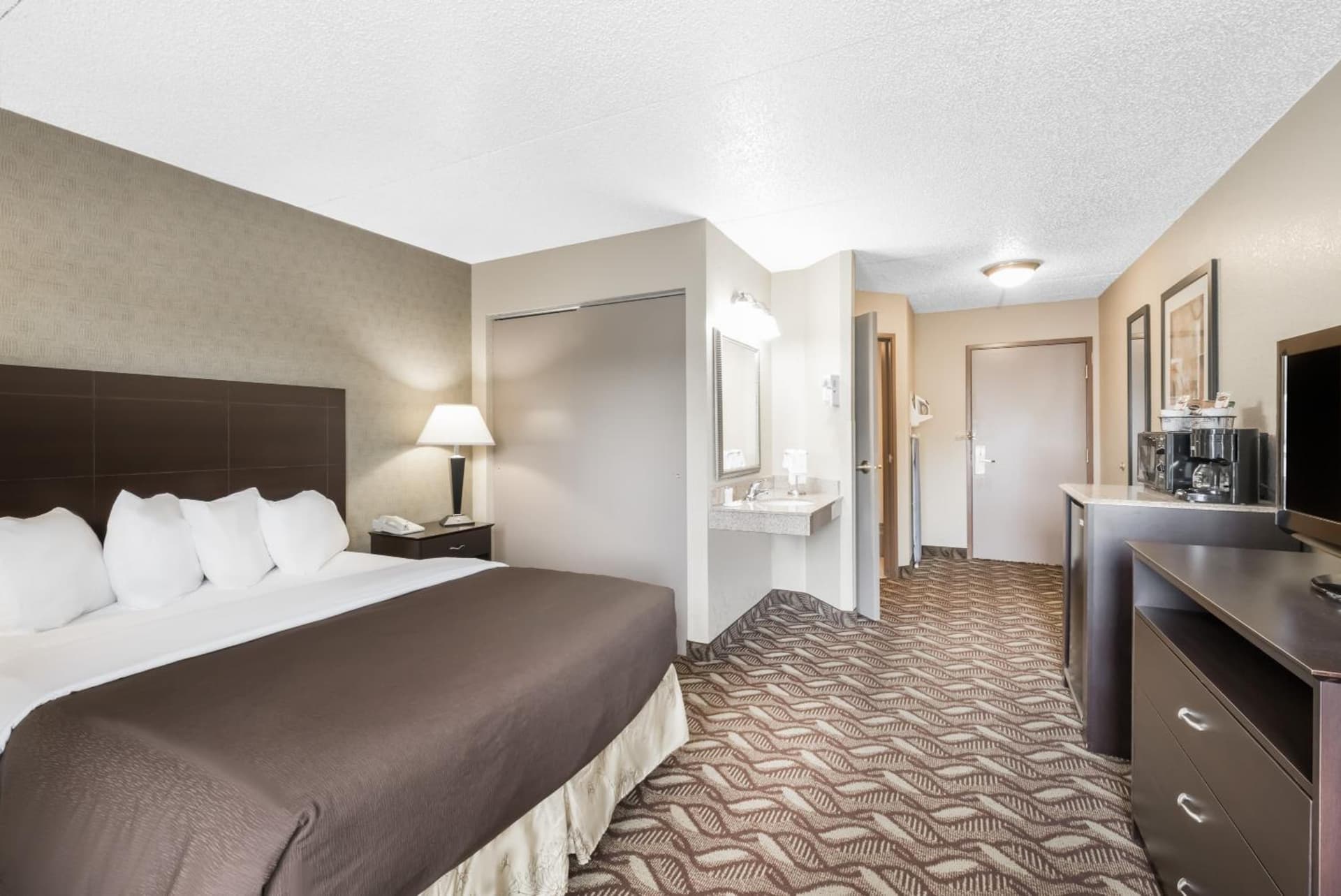 Days Inn by Wyndham Bismarck gallery photo in Bismarck, ND — image 7