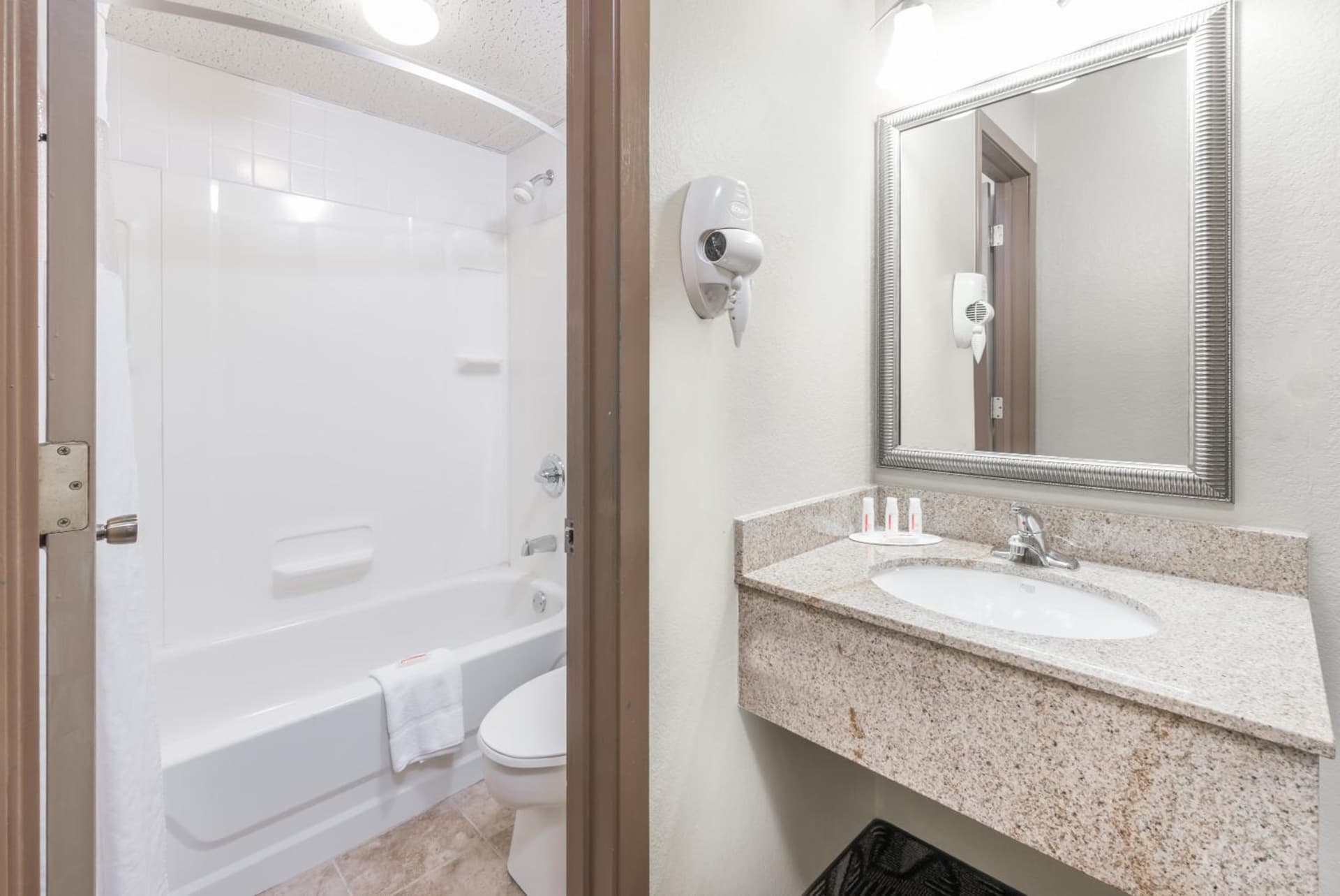 Days Inn by Wyndham Bismarck gallery photo in Bismarck, ND — image 45