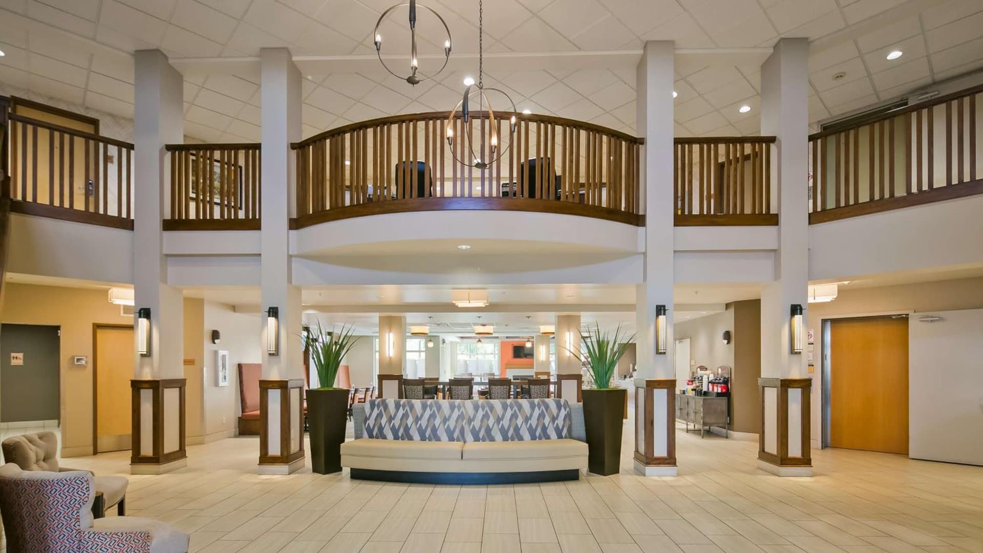 Best Western Plus Kennewick Inn interior in Kennewick, WA — gallery photo 2