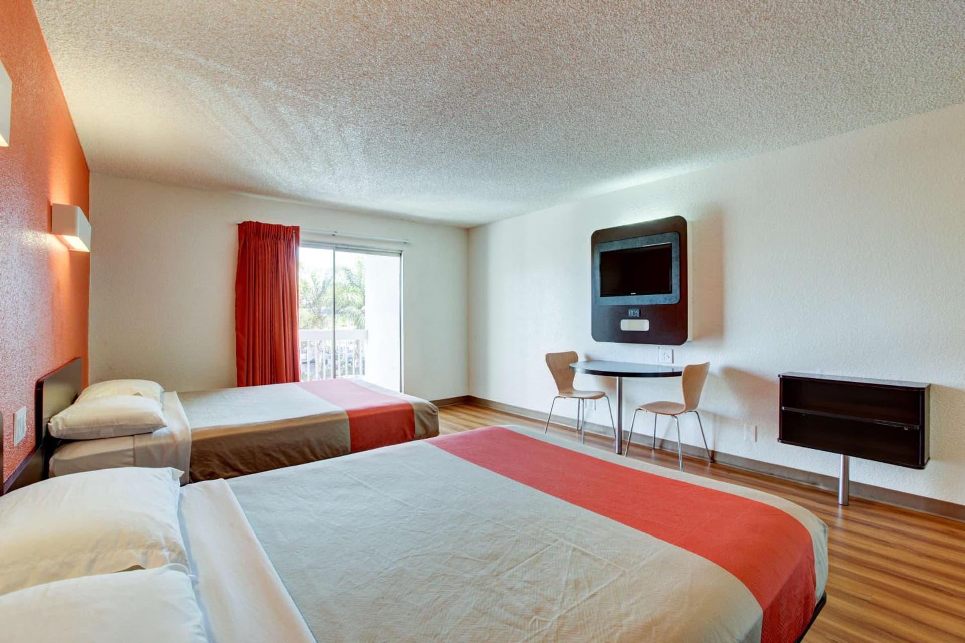 Motel 6-Santa Ana, CA - Irvine - Orange County Airport gallery photo in Santa Ana, CA — image 9