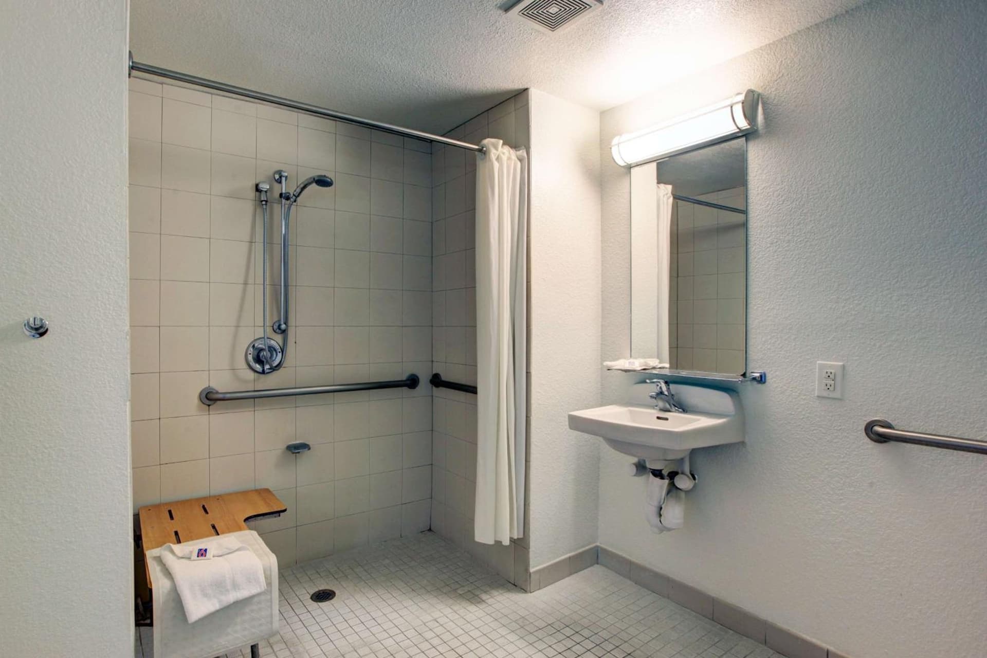Motel 6-Santa Ana, CA - Irvine - Orange County Airport gallery photo in Santa Ana, CA — image 32