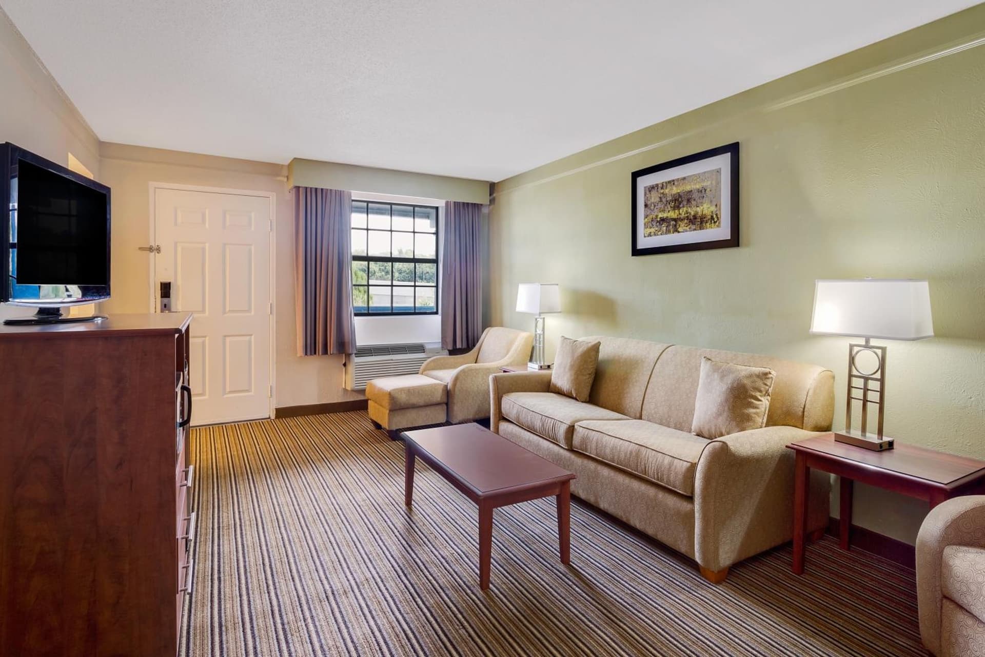 Baymont by Wyndham Jacksonville Orange Park interior in Jacksonville, FL — gallery photo 2