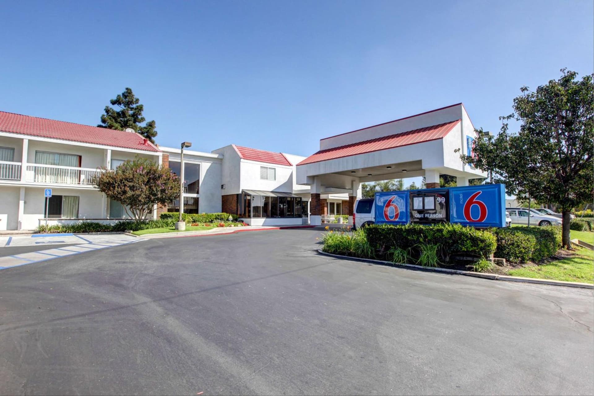 Motel 6-Santa Ana, CA - Irvine - Orange County Airport gallery photo in Santa Ana, CA — image 11