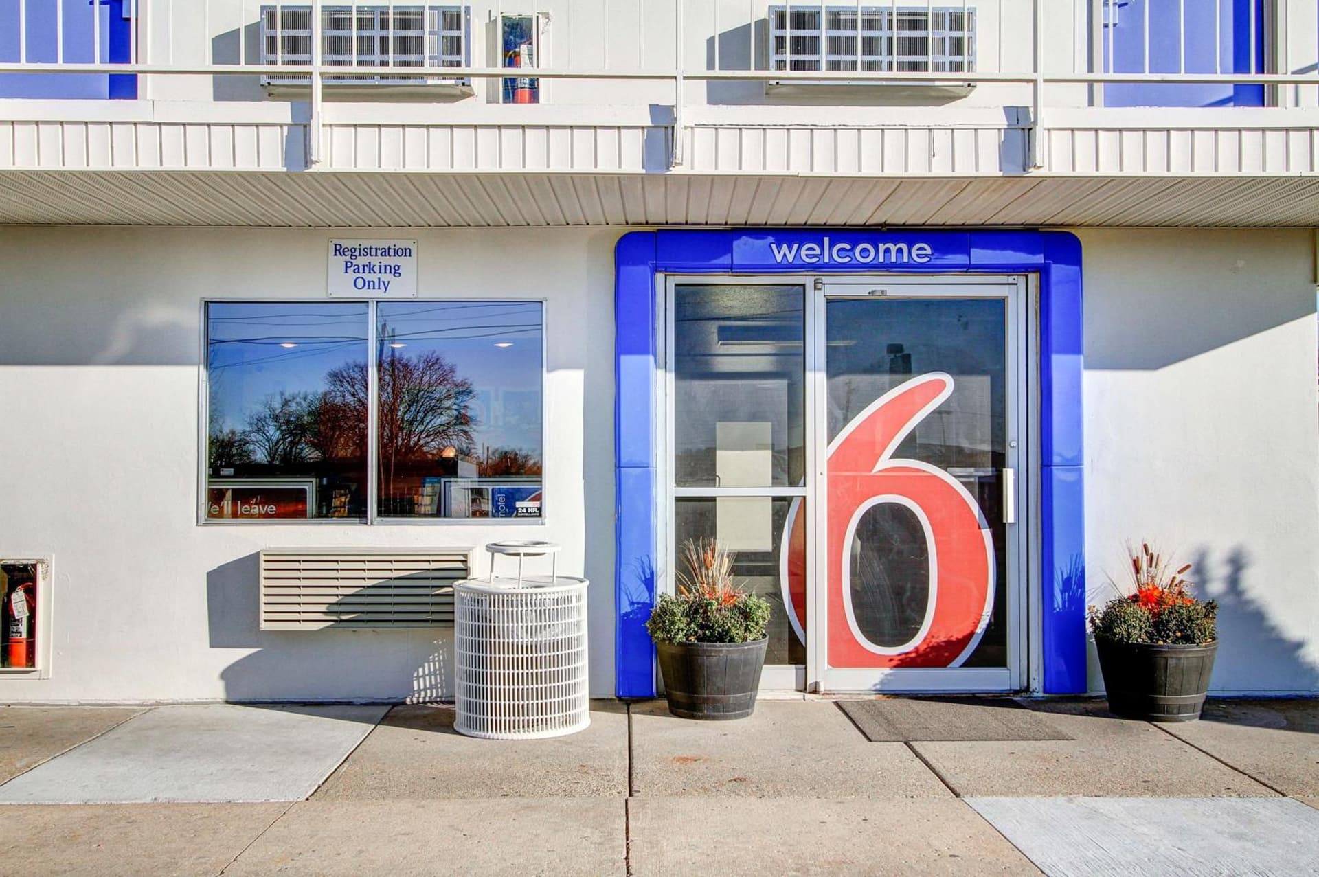 Motel 6-Green Bay, WI interior in Green Bay, WI — gallery photo 2