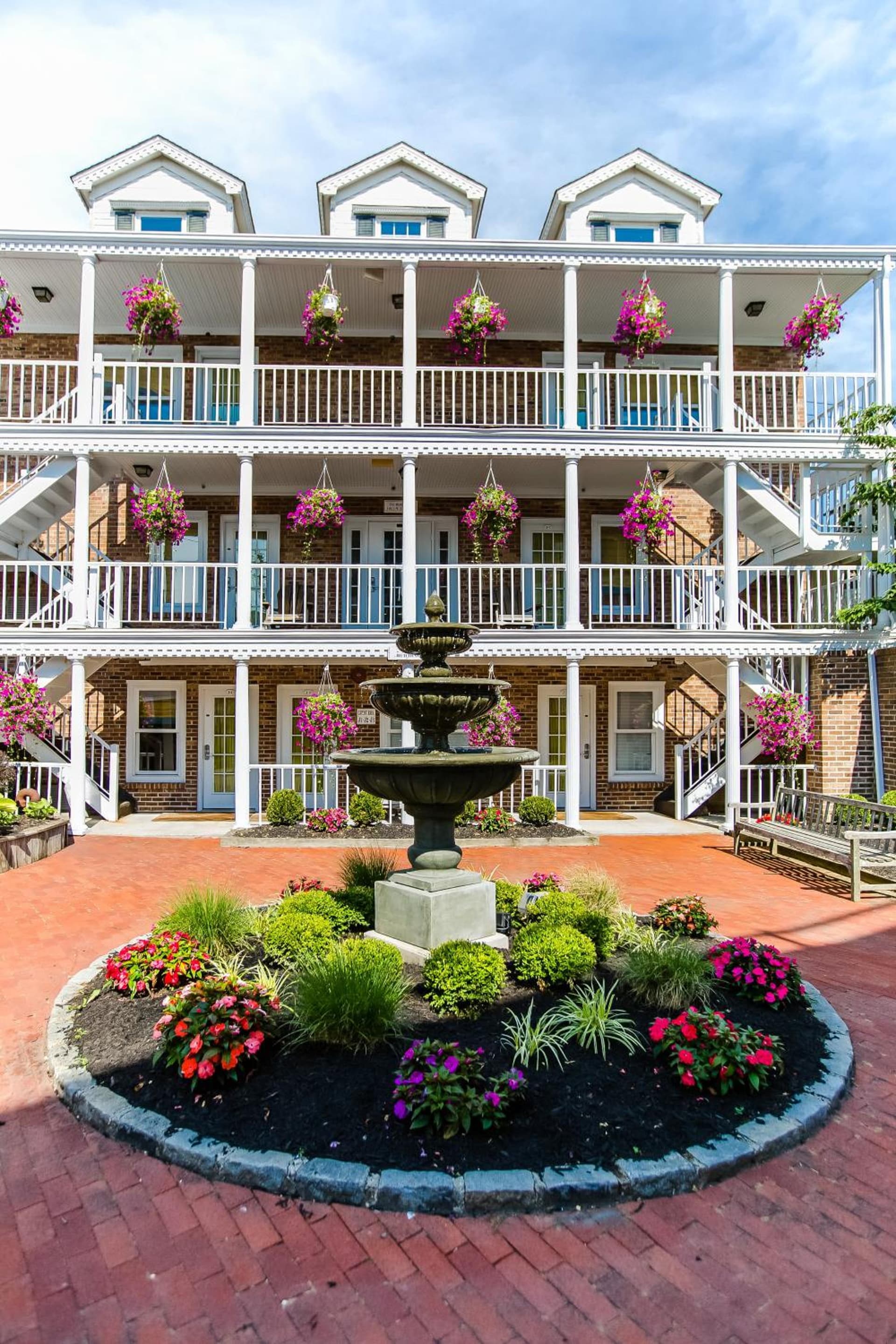 Danfords Hotel & Marina gallery photo in Port Jefferson Station, NY — image 33