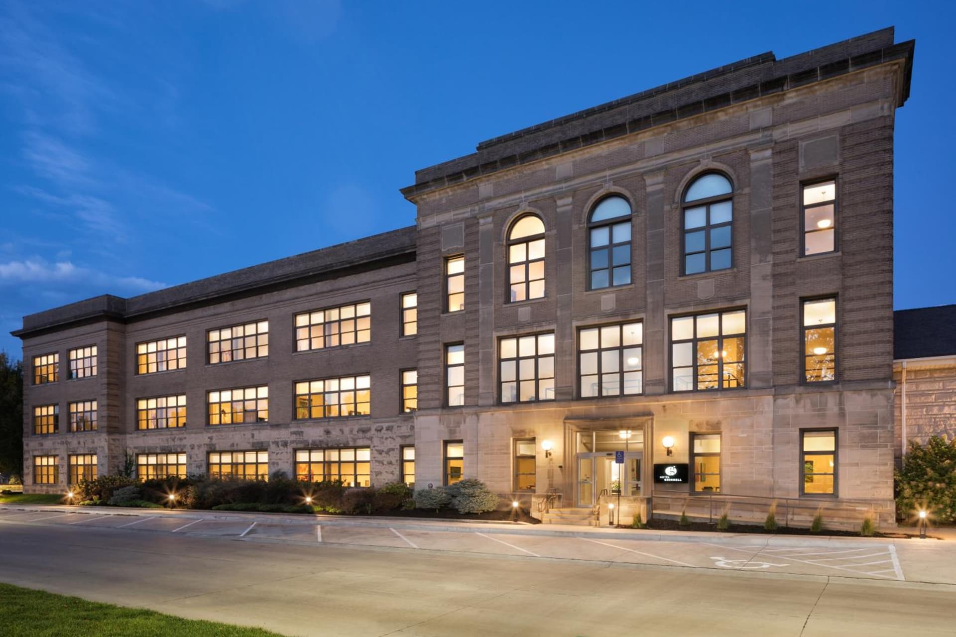 Hotel Grinnell, Ascend Hotel Collection featured exterior or lobby in Grinnell, IA — similar hotel