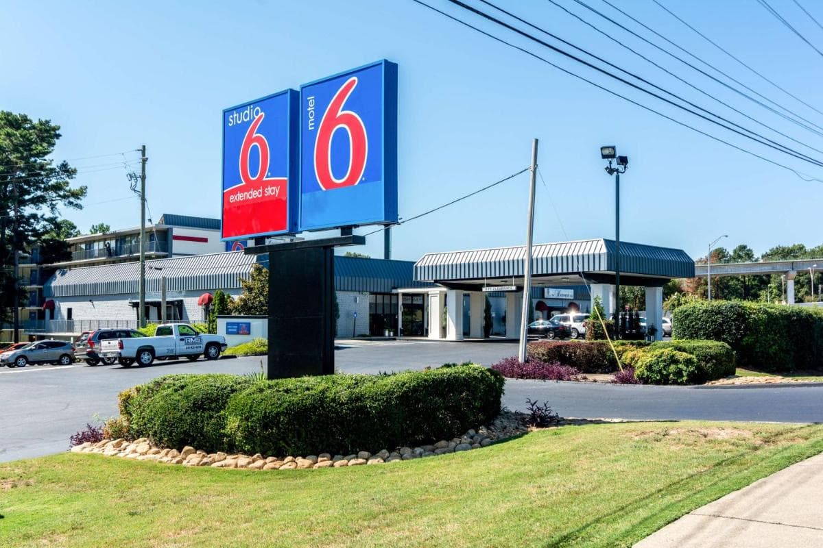 Motel 6-Marietta, GA - Atlanta Northwest featured exterior or lobby in Marietta, GA — similar hotel