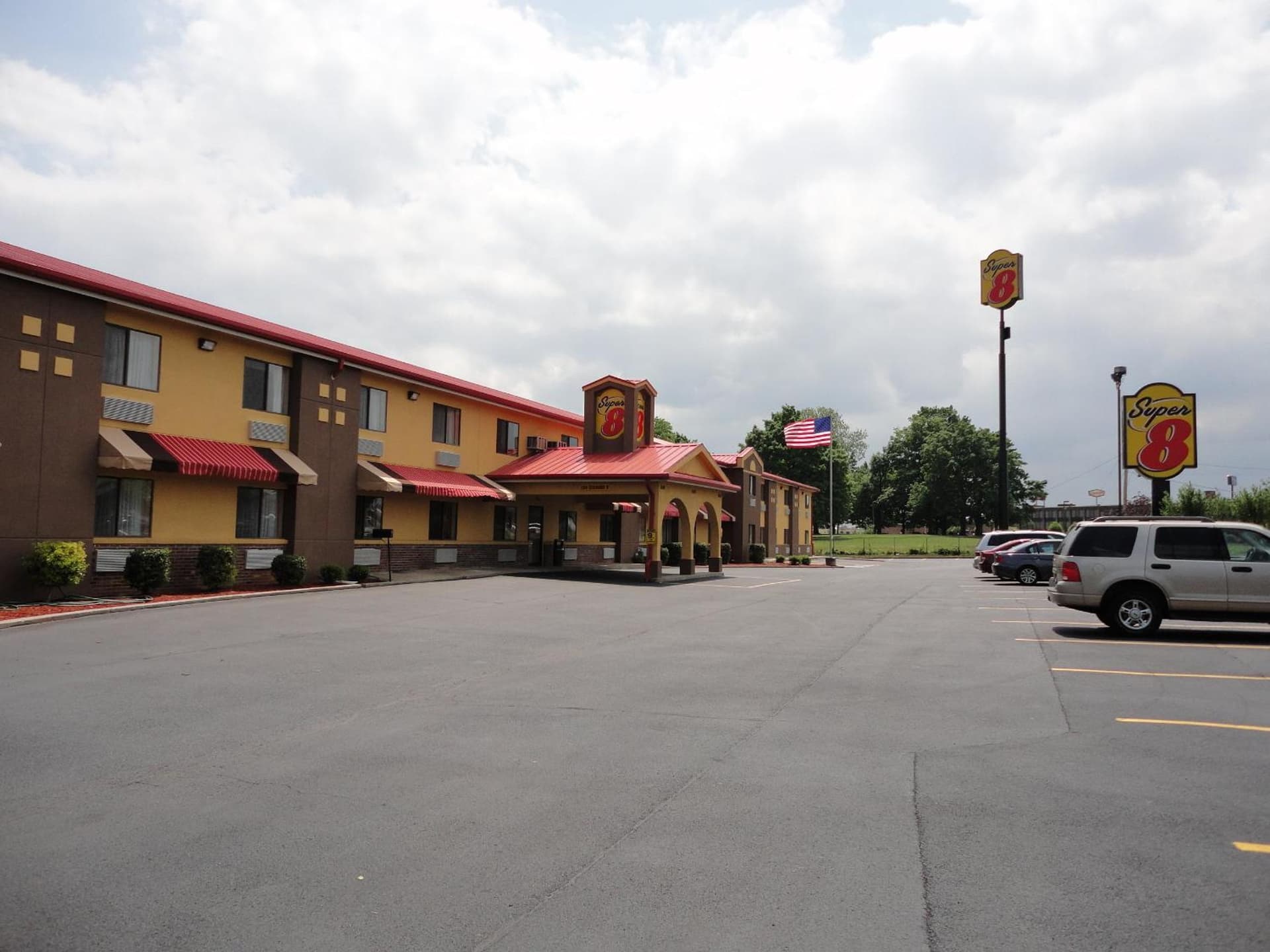 Super 8 South by Wyndham gallery photo in Bowling Green, KY — image 12