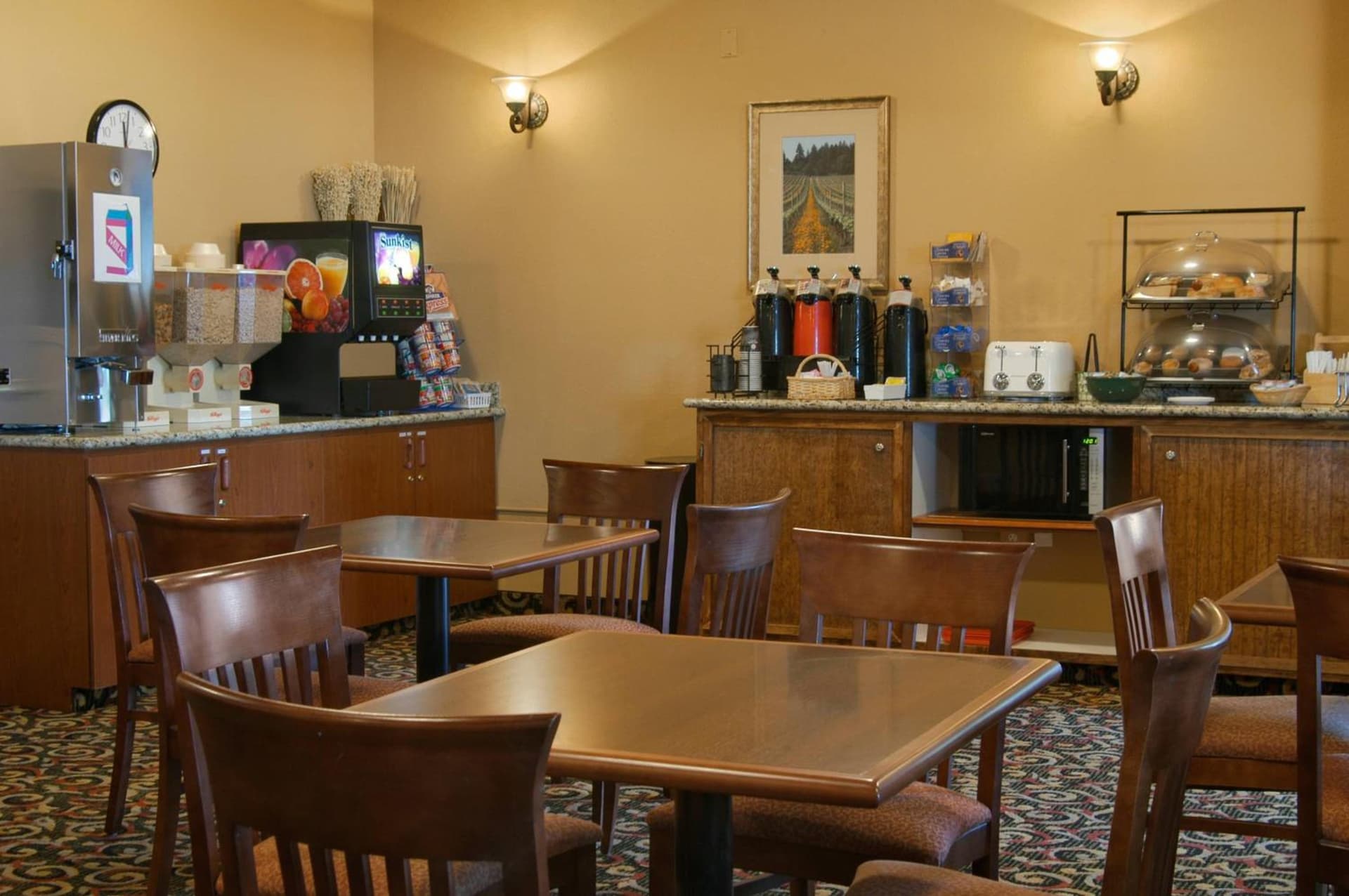 Red Lion Inn & Suites McMinnville gallery photo in McMinnville, OR — image 12
