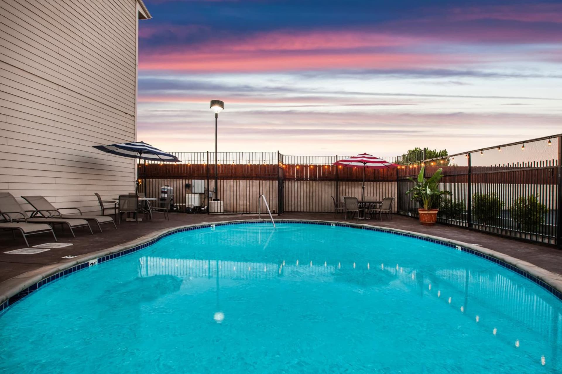 Days Inn & Suites by Wyndham Antioch gallery photo in Antioch, CA — image 9