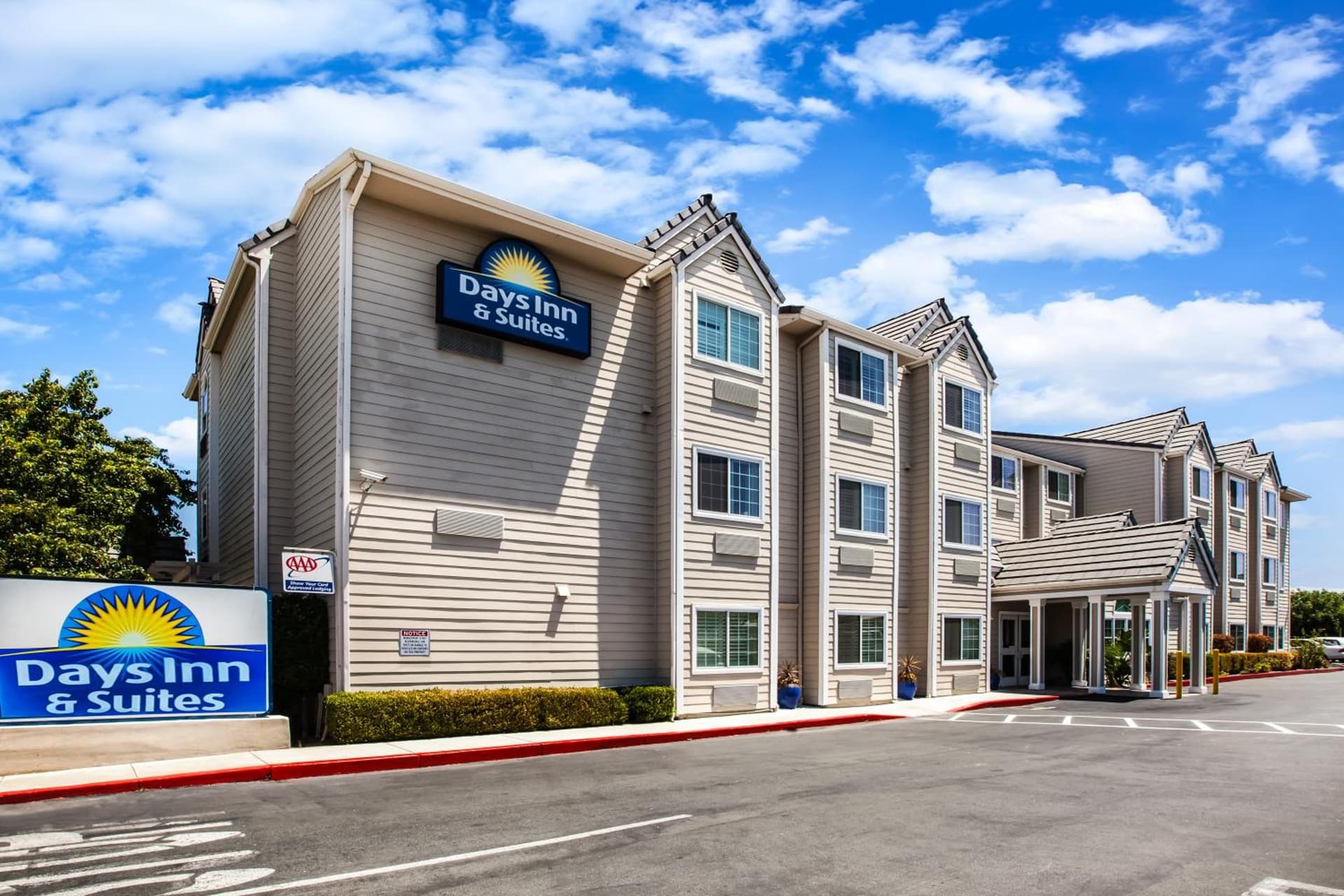 Days Inn & Suites by Wyndham Antioch exterior or lobby in Antioch, CA — main listing photo